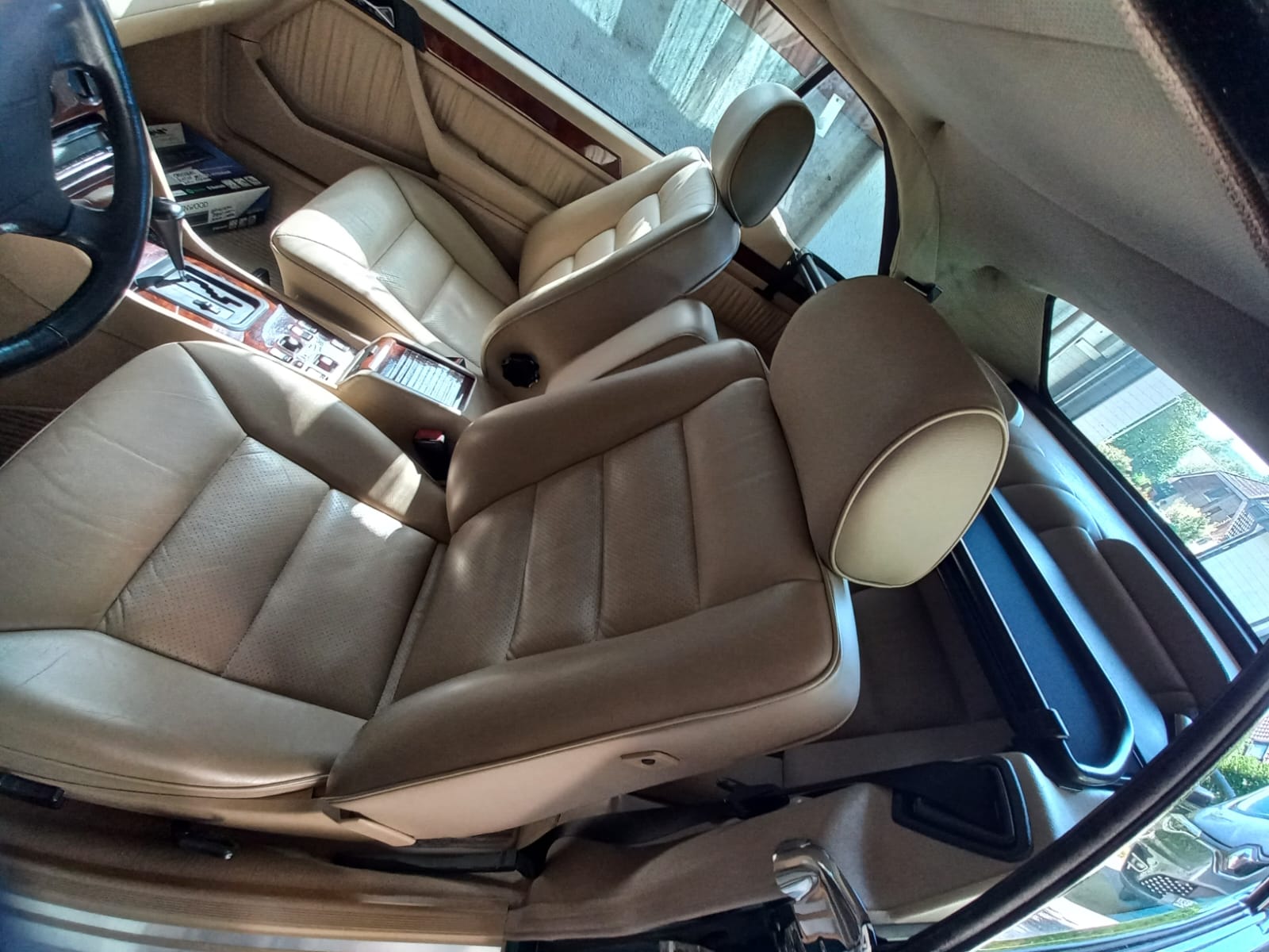 MERCEDES-BENZ E 200 Cabrio-image-4