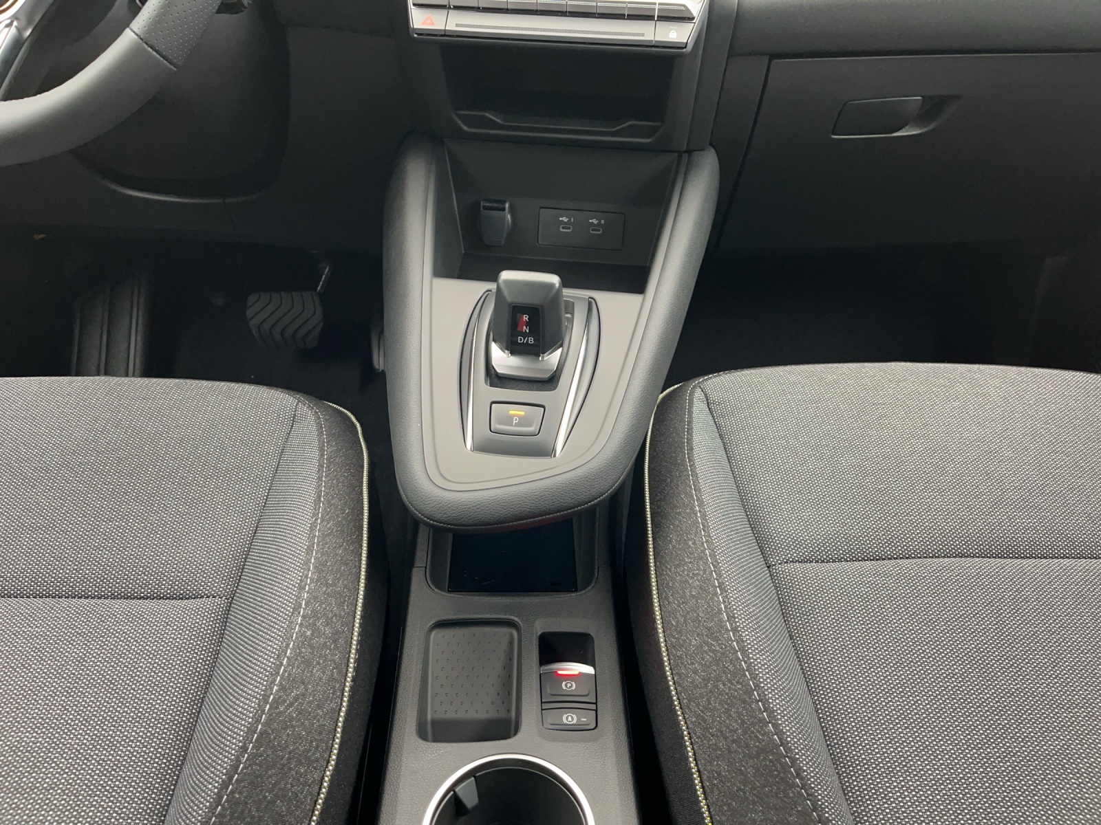 RENAULT Captur 1.8 E-Tech techno-image-13