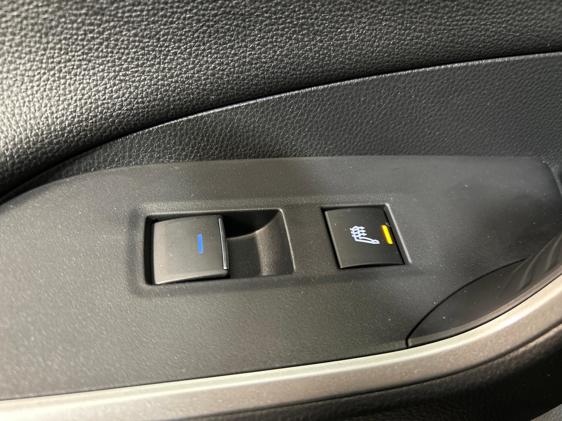 TOYOTA RAV4 2.5 Plug-In-Hybrid Platinum-image-15