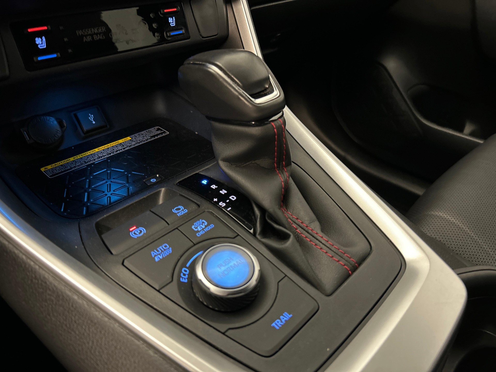 TOYOTA RAV4 2.5 Plug-In-Hybrid Platinum-image-14
