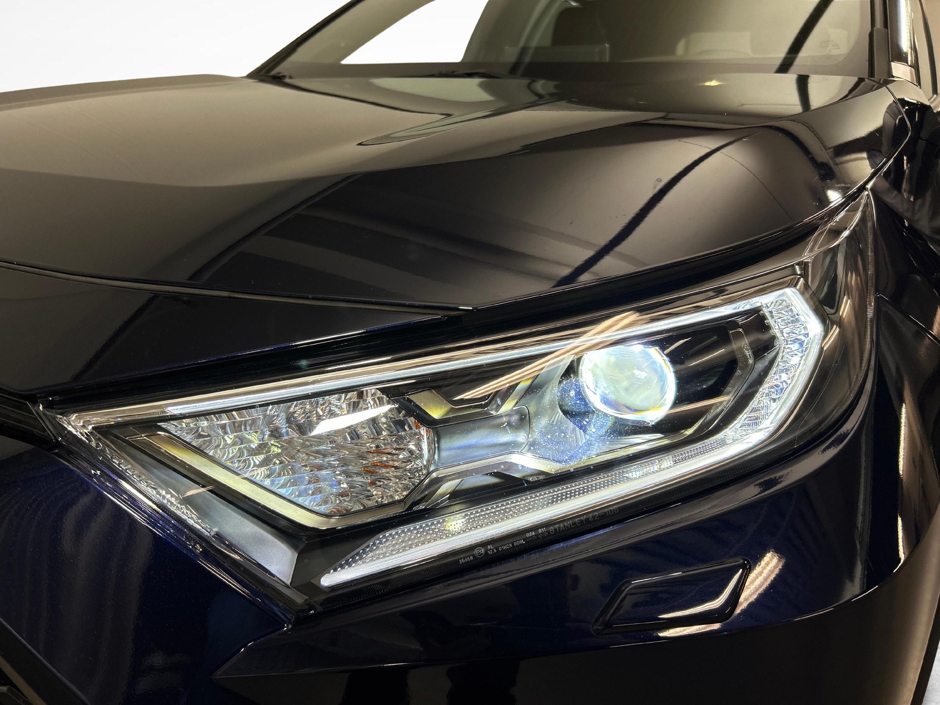 TOYOTA RAV4 2.5 Plug-In-Hybrid Platinum-image-17