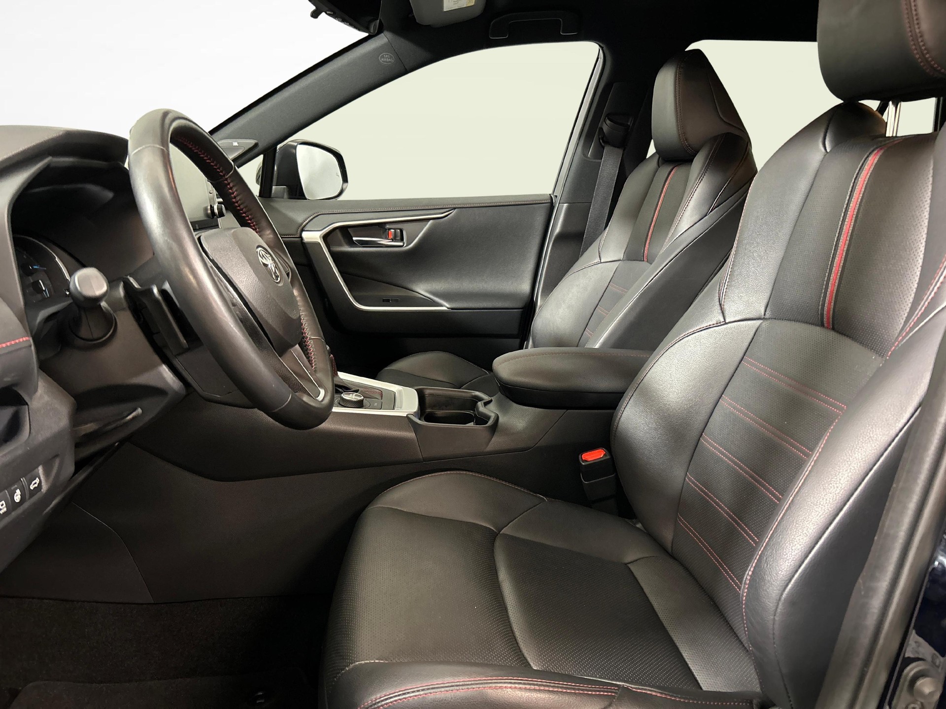 TOYOTA RAV4 2.5 Plug-In-Hybrid Platinum-showroom-element-2