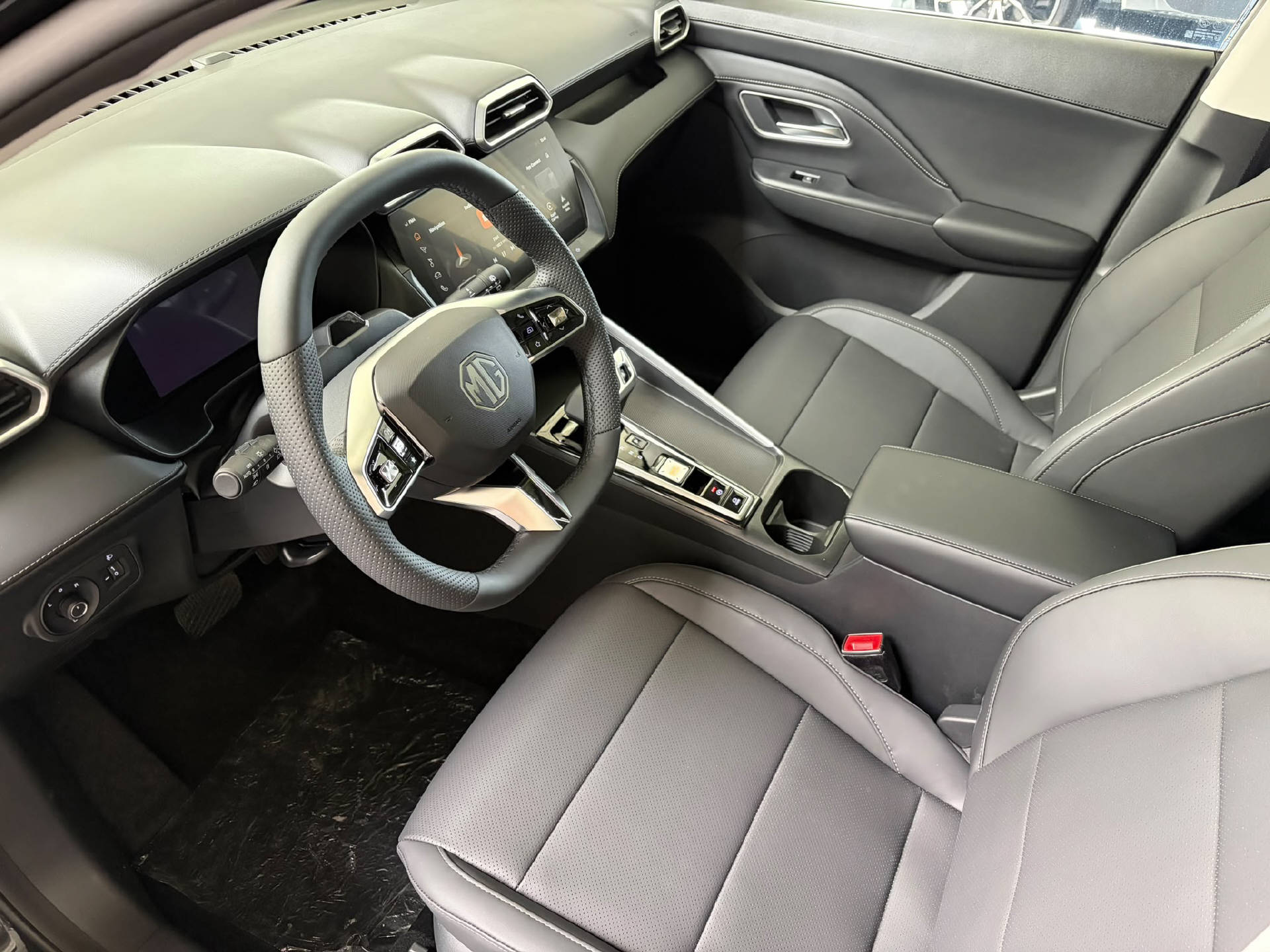 MG ZS 1.5 Hybrid+ Luxury-image-8