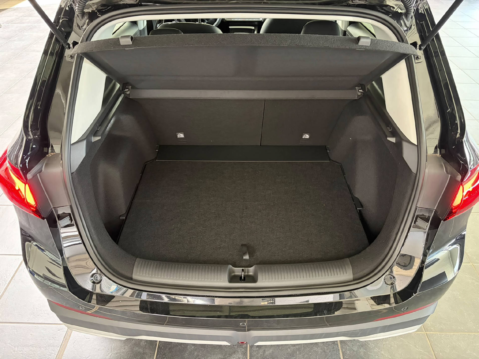 MG ZS 1.5 Hybrid+ Luxury-image-13