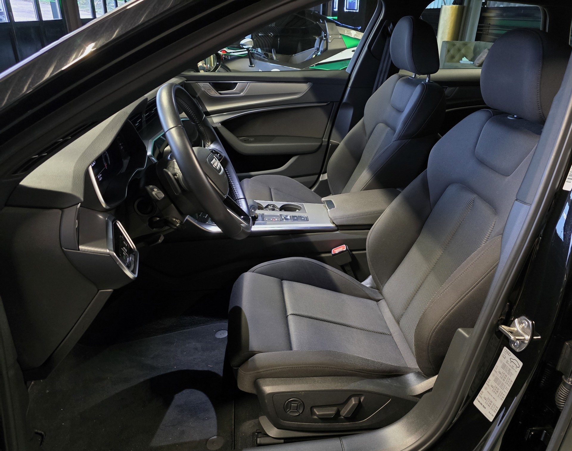 AUDI A6 Avant 50 TDI Sport quattro T-Tronic-image-8
