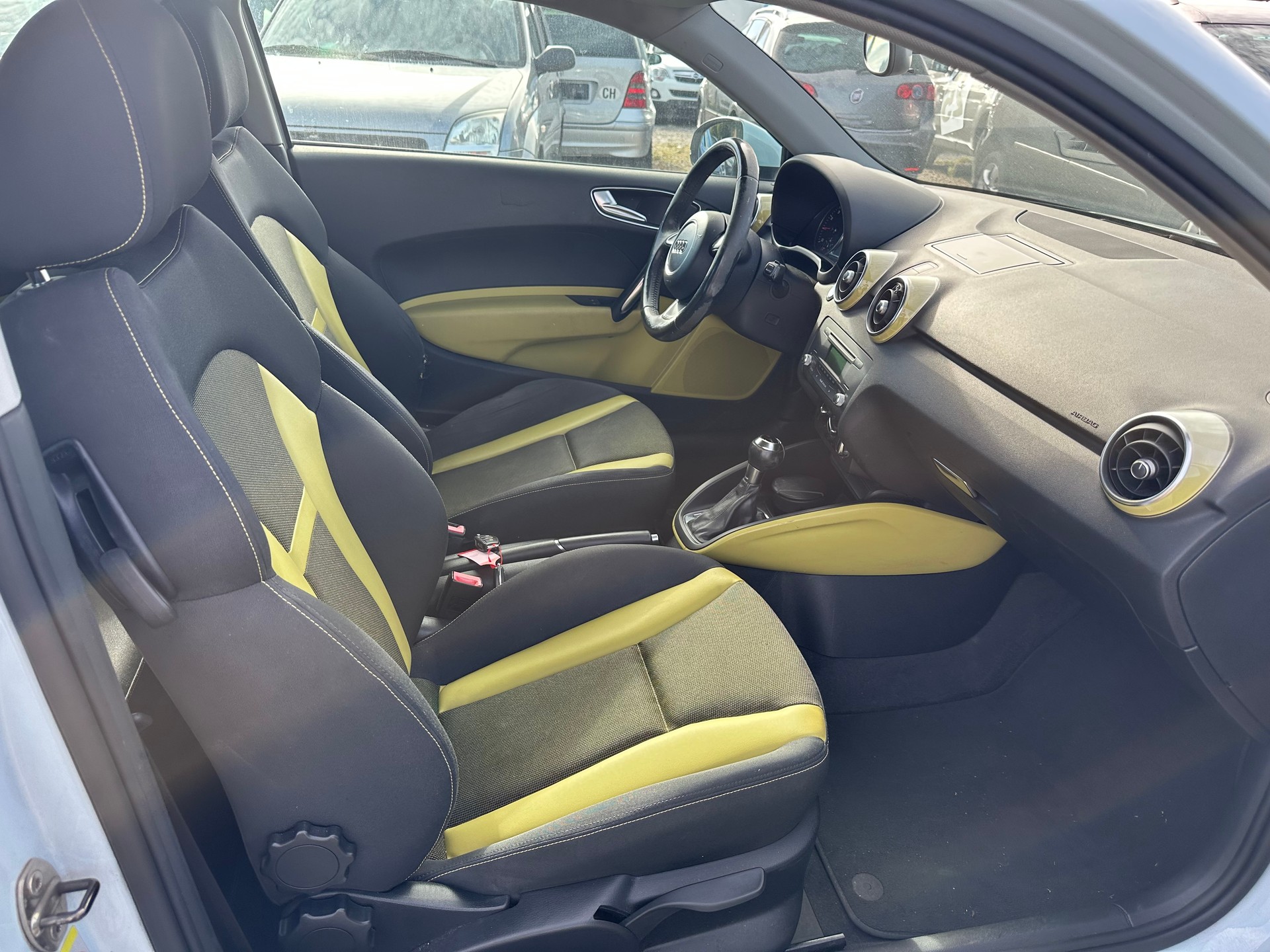 AUDI A1 1.4 TFSI Attraction S-tronic-image-4