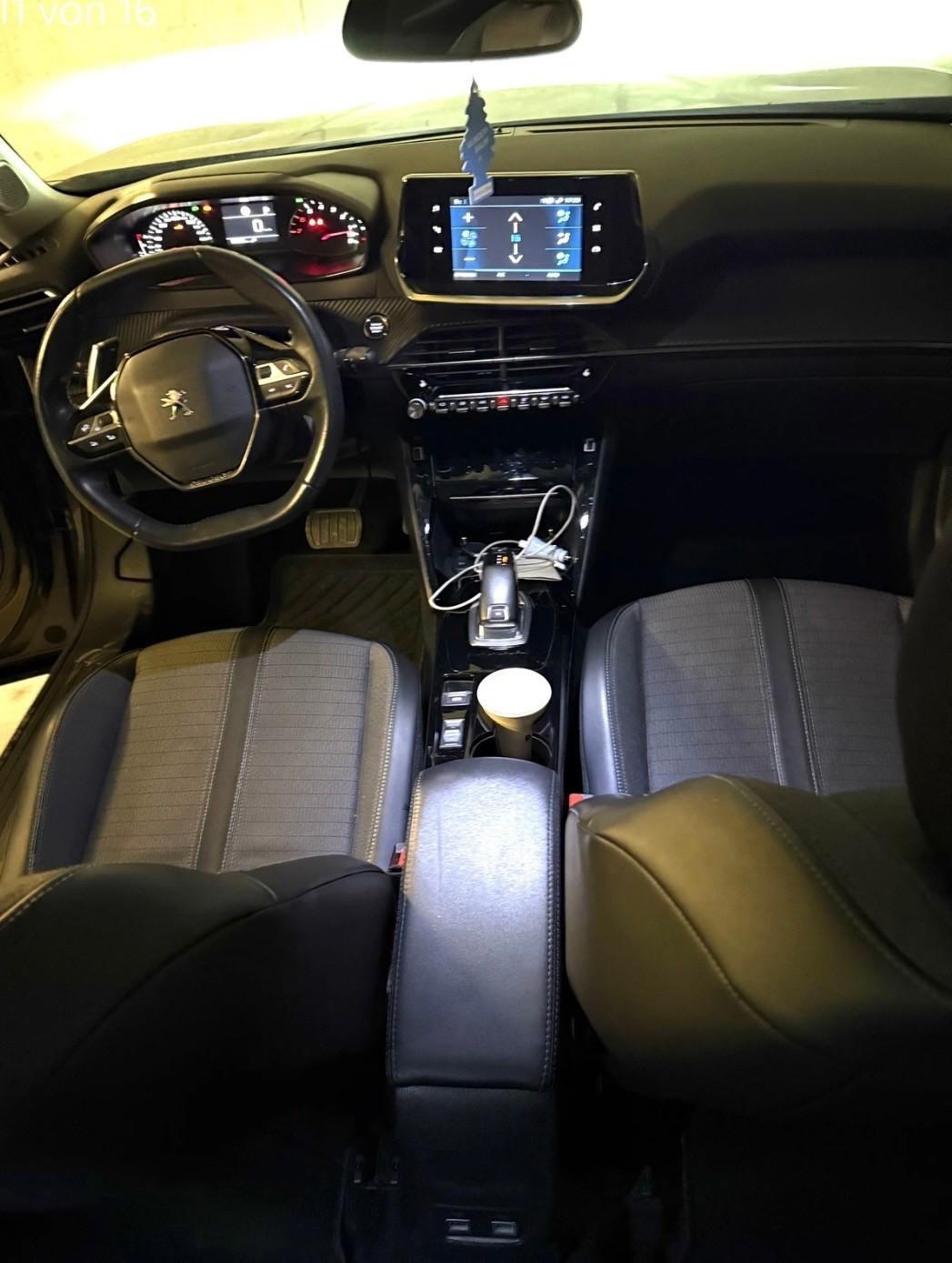 PEUGEOT 2008 1.2 PureTech Active Pack Business EAT8-image-12