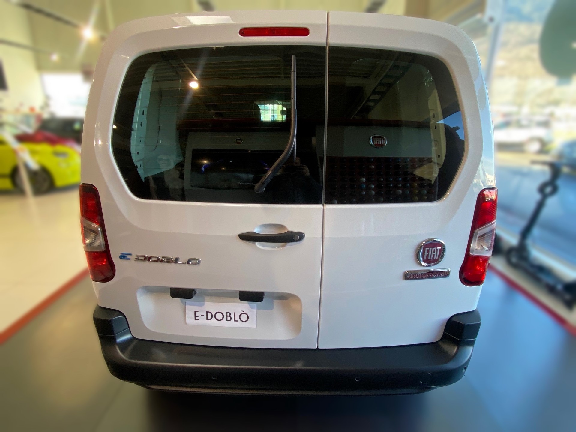 FIAT E-Doblo L1 50kWh 800kg Swiss Plus-showroom-element-3