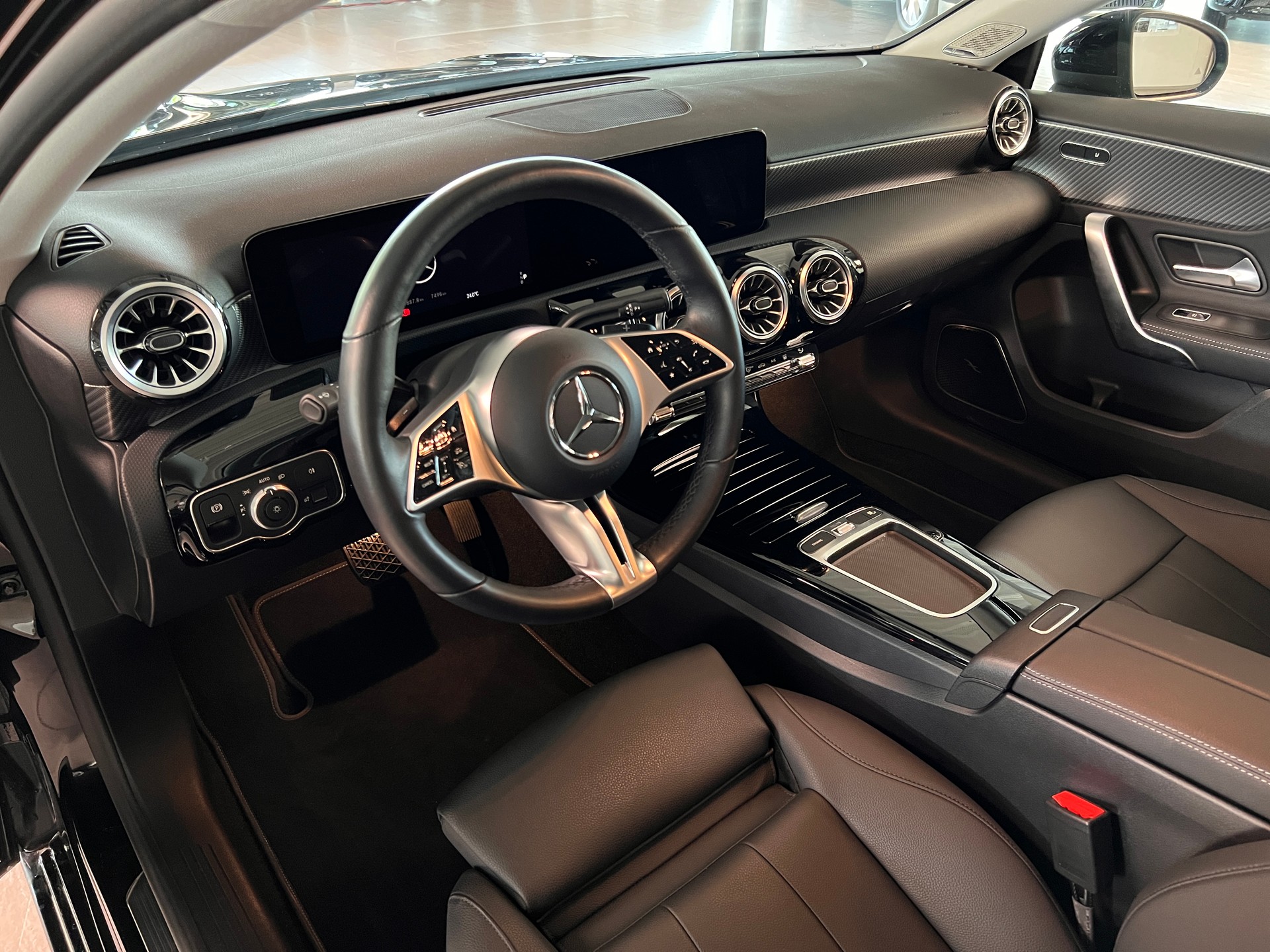 MERCEDES-BENZ A 200 7G-DCT-image-10