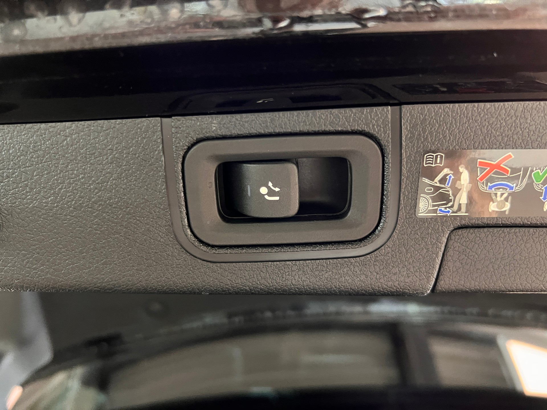 MERCEDES-BENZ A 200 7G-DCT-image-7