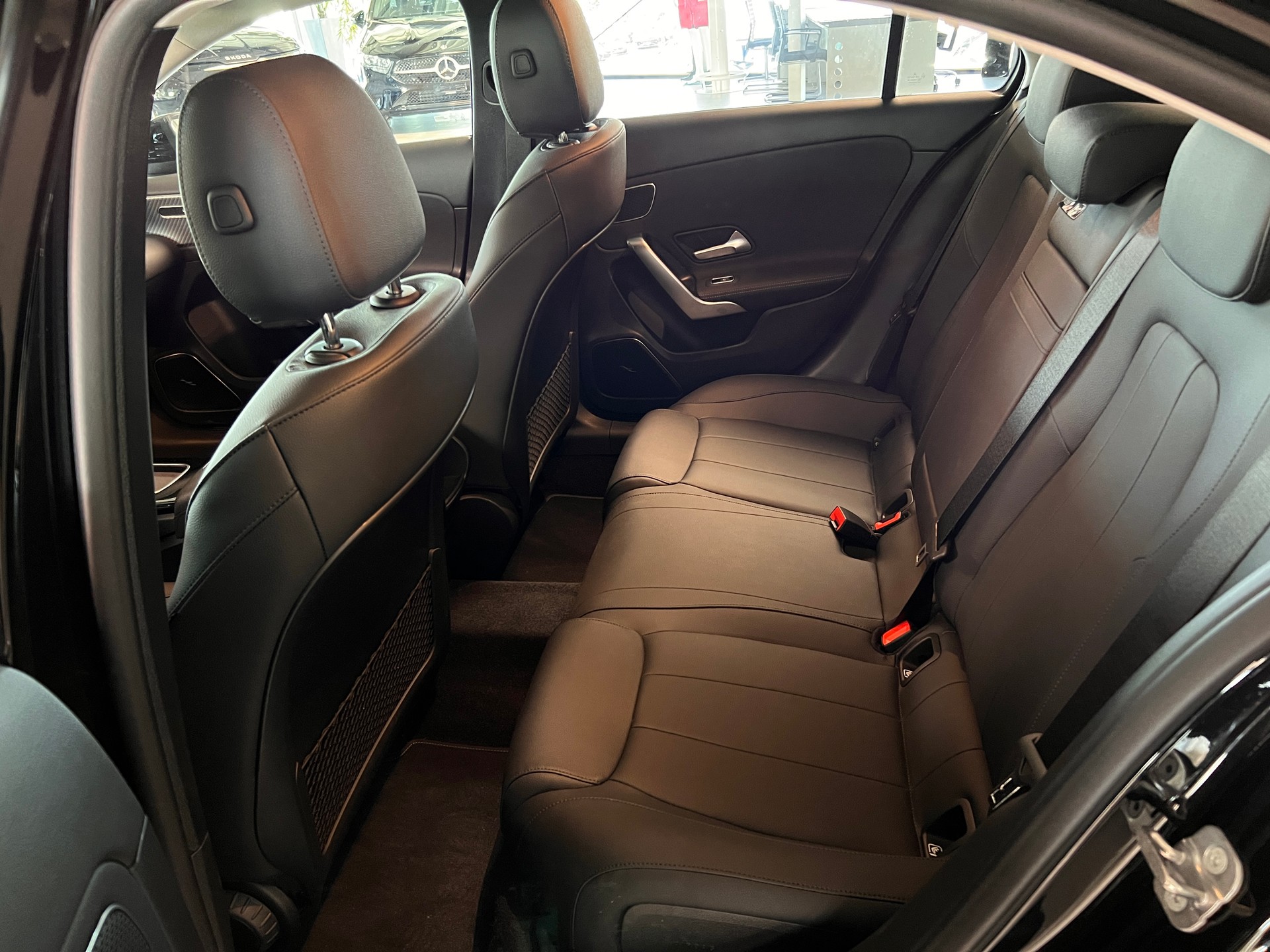 MERCEDES-BENZ A 200 7G-DCT-image-8
