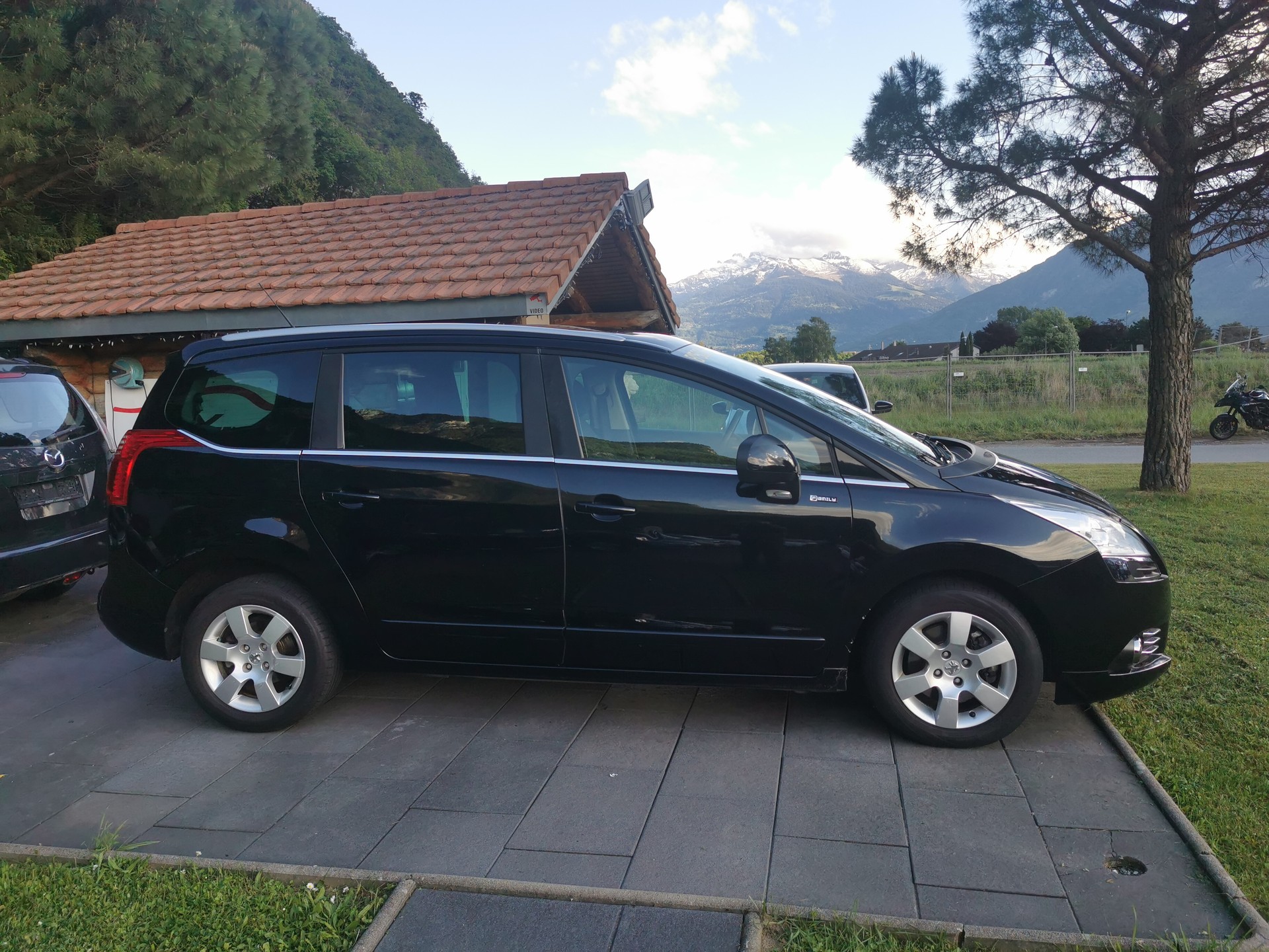 PEUGEOT 5008 1.6 16V T Family Automatic-image-6