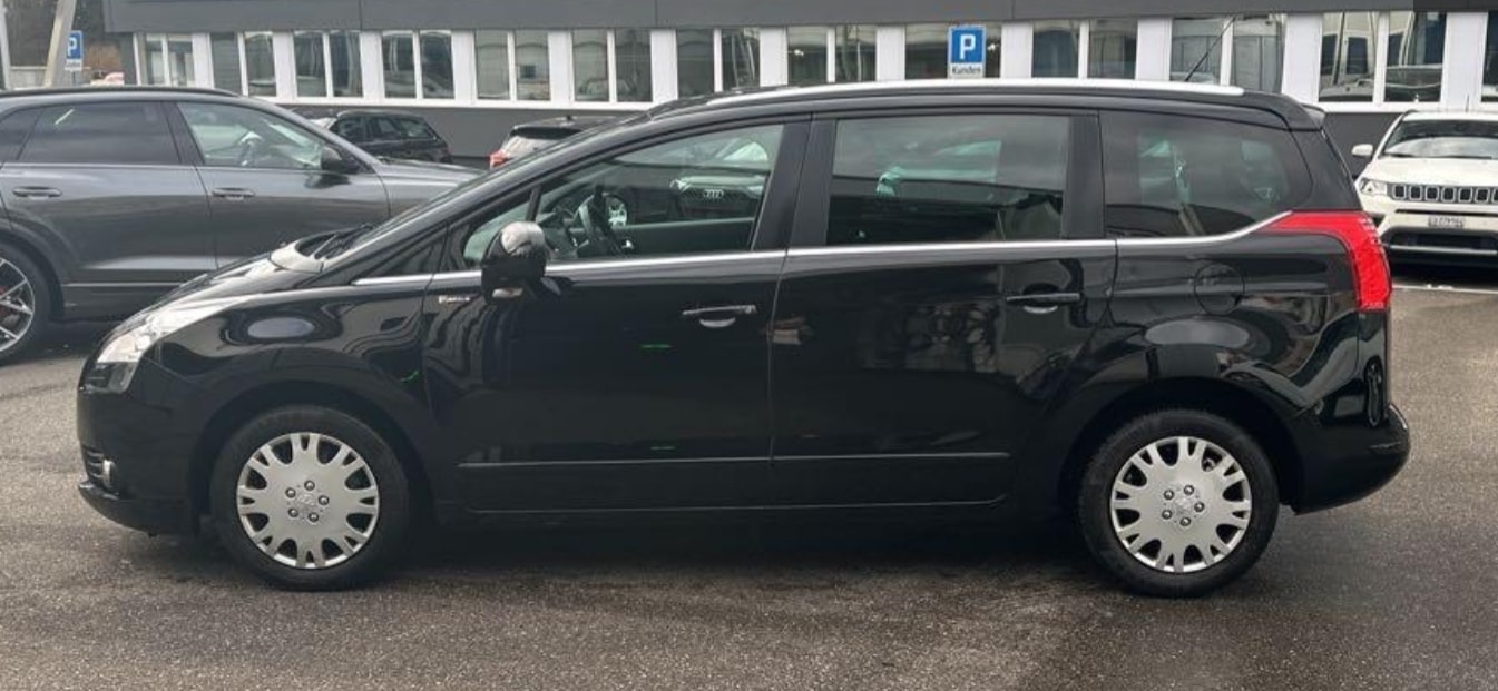 PEUGEOT 5008 1.6 16V T Family Automatic-image-1