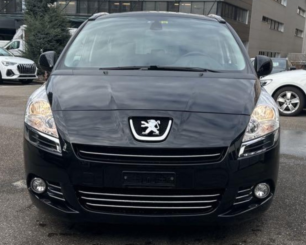 PEUGEOT 5008 1.6 16V T Family Automatic-image-2