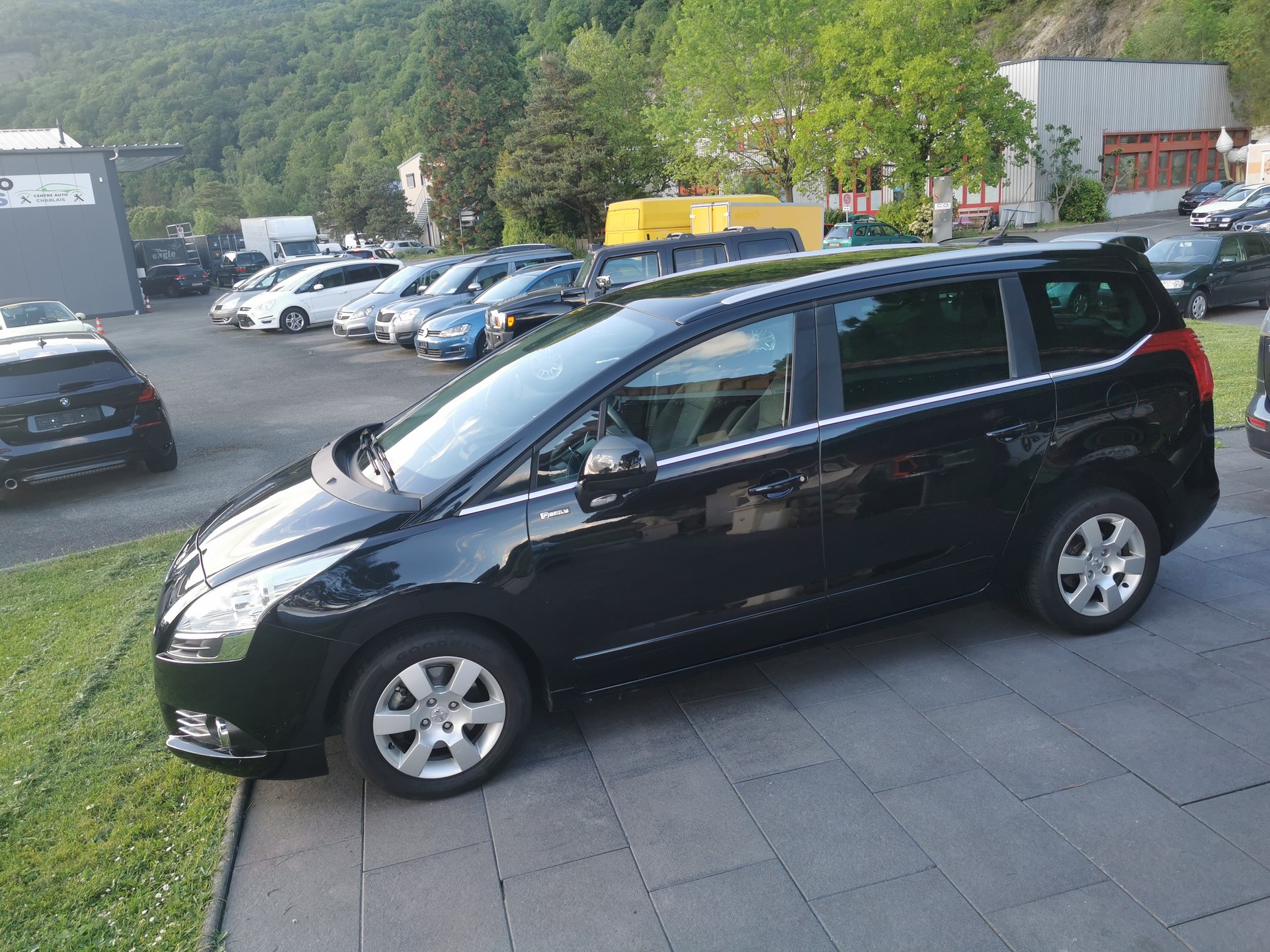 PEUGEOT 5008 1.6 16V T Family Automatic-image-0