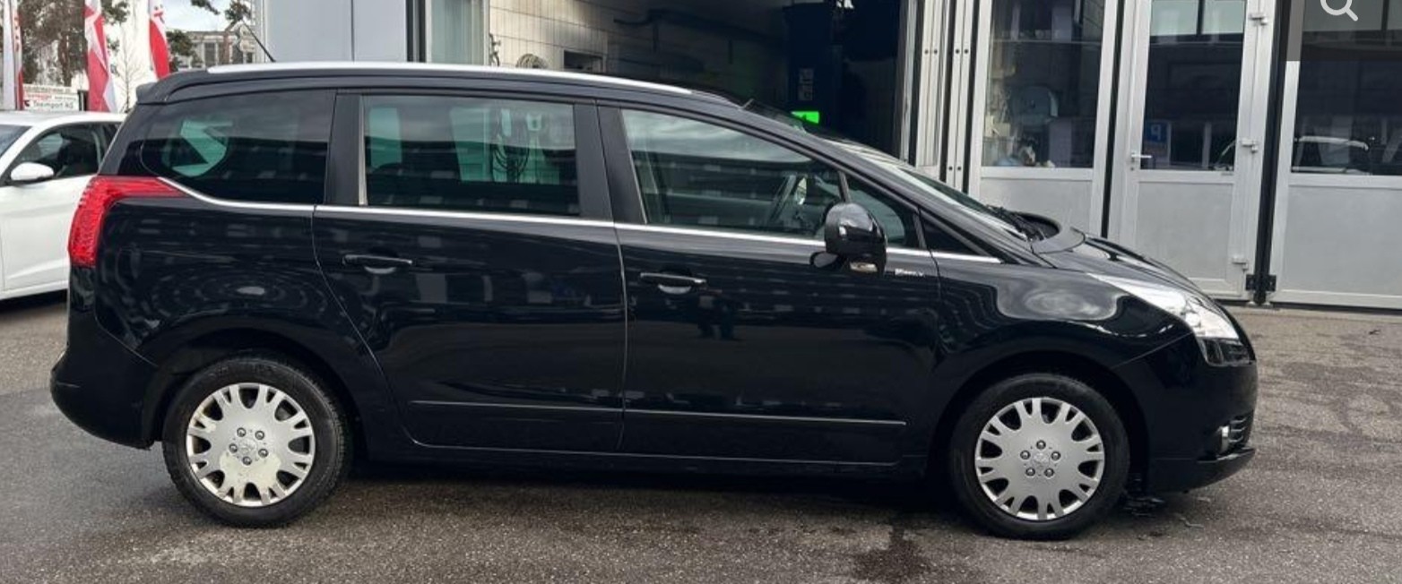 PEUGEOT 5008 1.6 16V T Family Automatic-image-9