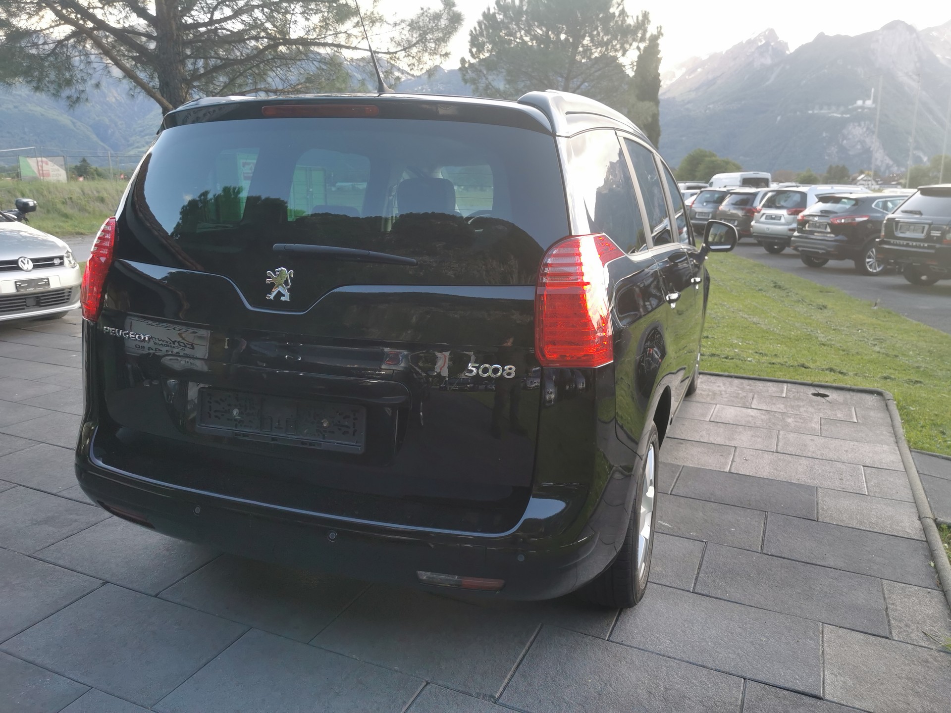 PEUGEOT 5008 1.6 16V T Family Automatic-image-4