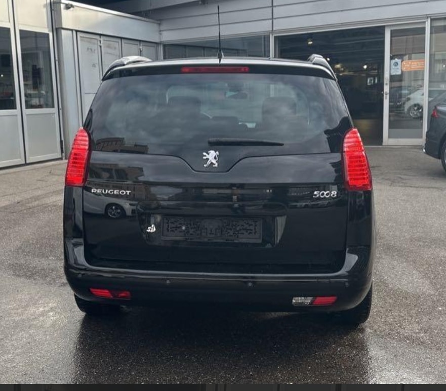 PEUGEOT 5008 1.6 16V T Family Automatic-image-7