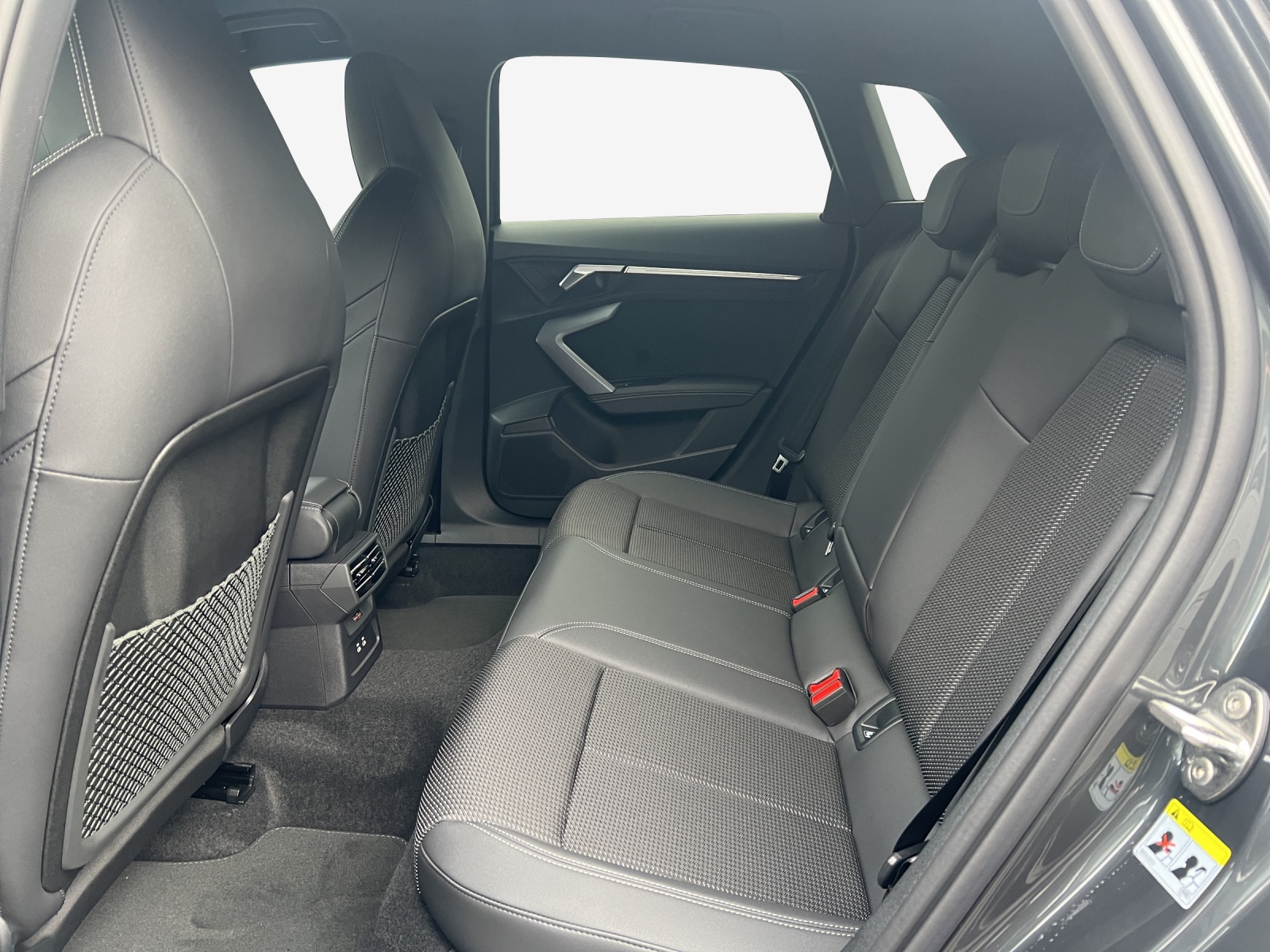 AUDI A3 Sportback 35 TFSI Attraction S-tronic-image-11