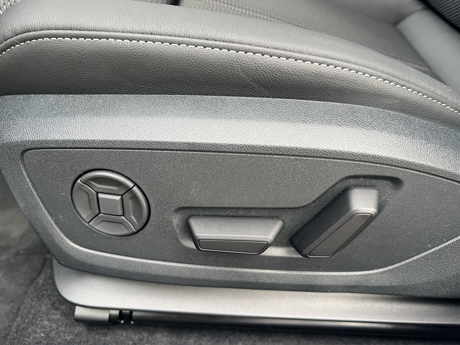 AUDI A3 Sportback 35 TFSI Attraction S-tronic-image-14