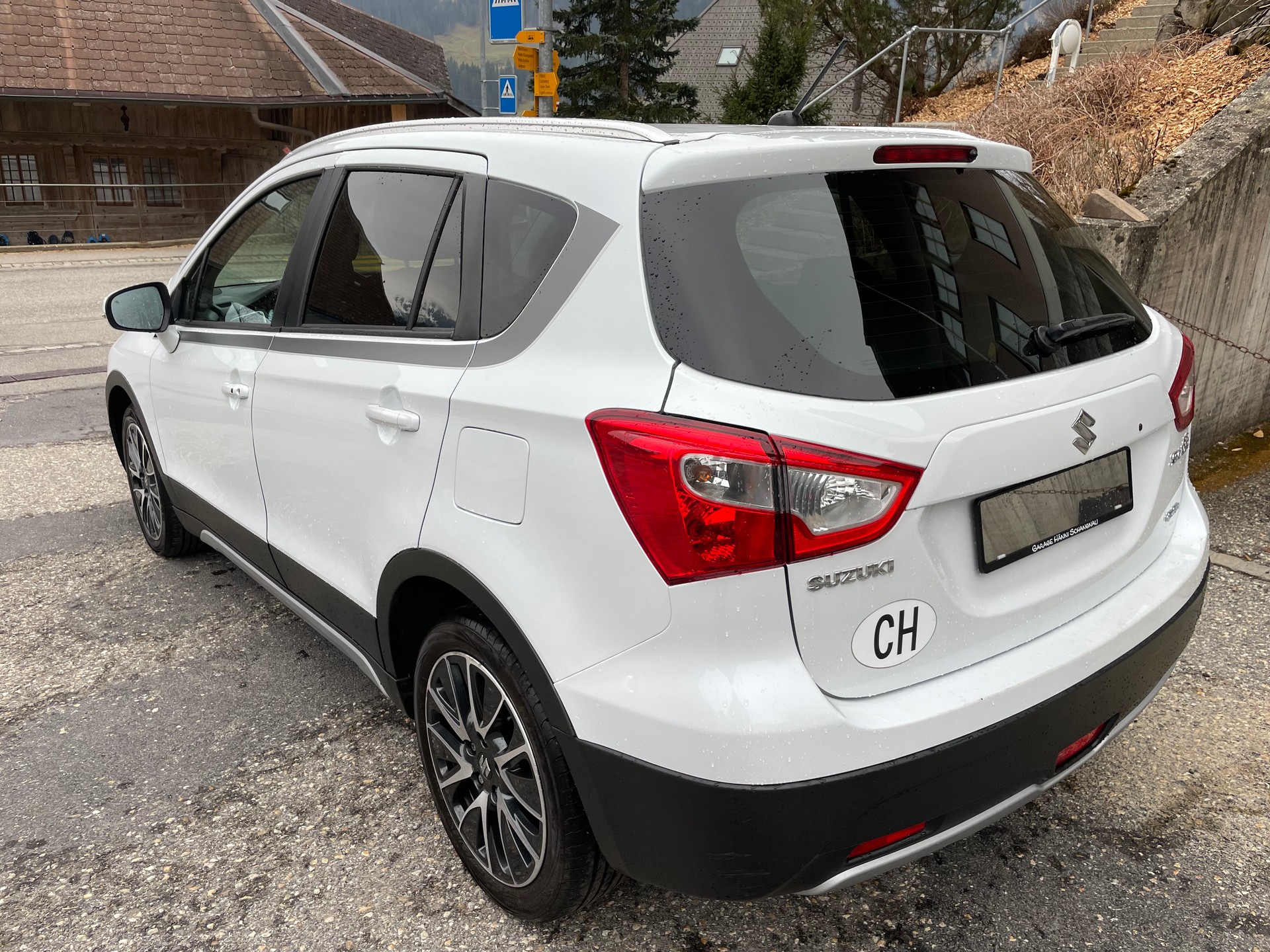 SUZUKI SX4 S-Cross 1.6 TD PizSulai 4WD TCSS-image-2