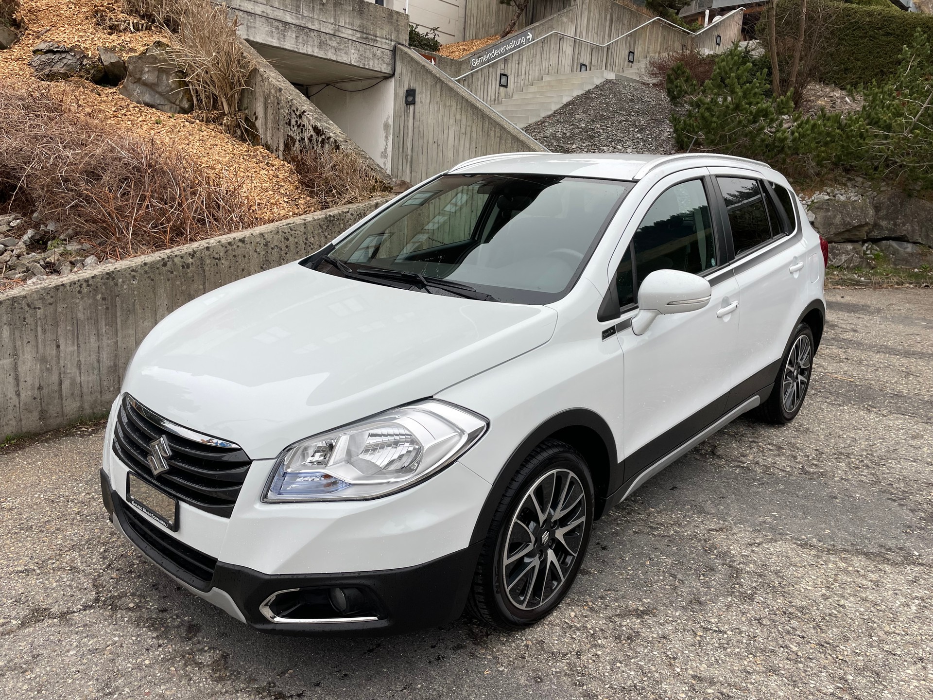 SUZUKI SX4 S-Cross 1.6 TD PizSulai 4WD TCSS-image-1
