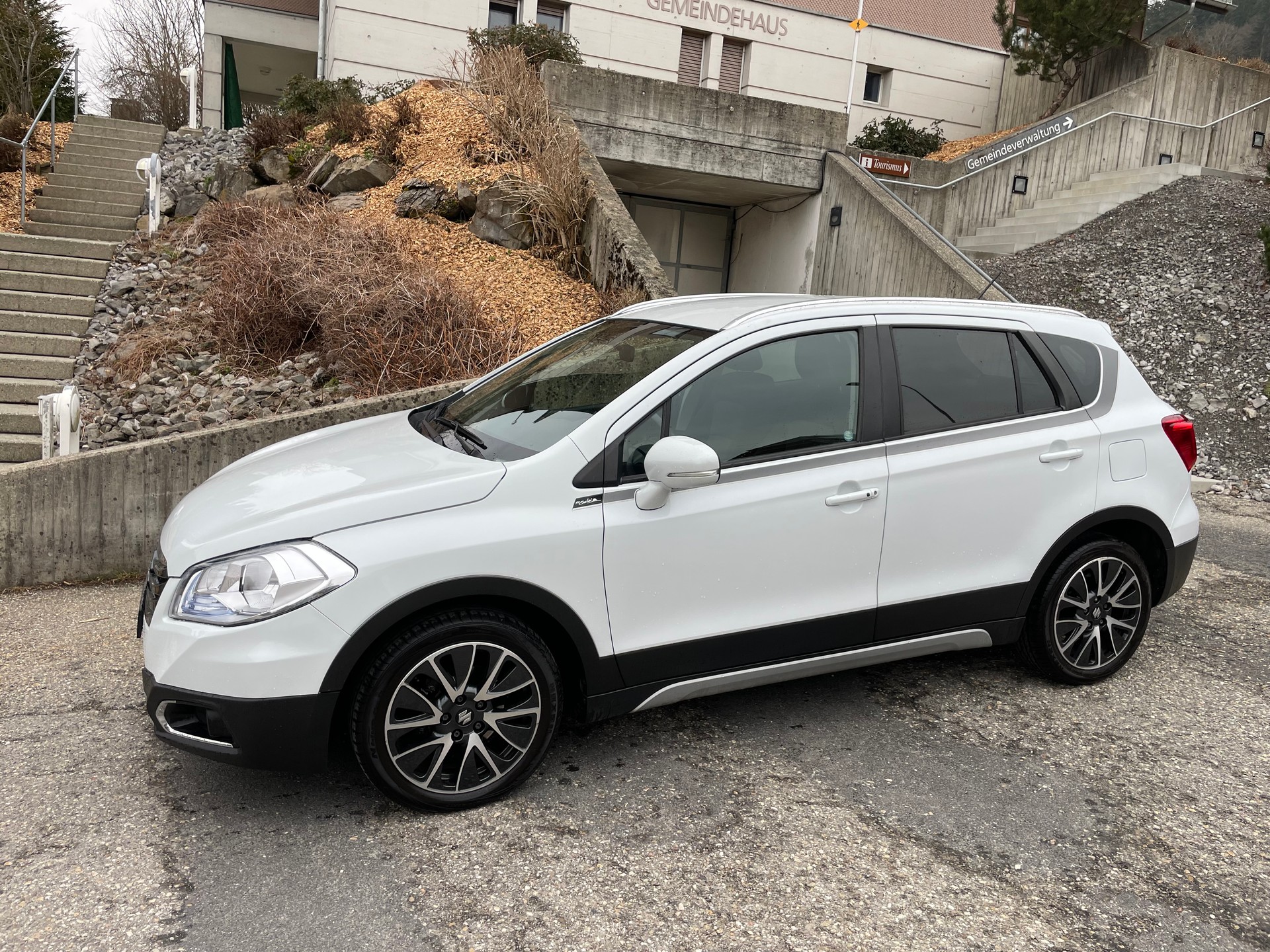 SUZUKI SX4 S-Cross 1.6 TD PizSulai 4WD TCSS