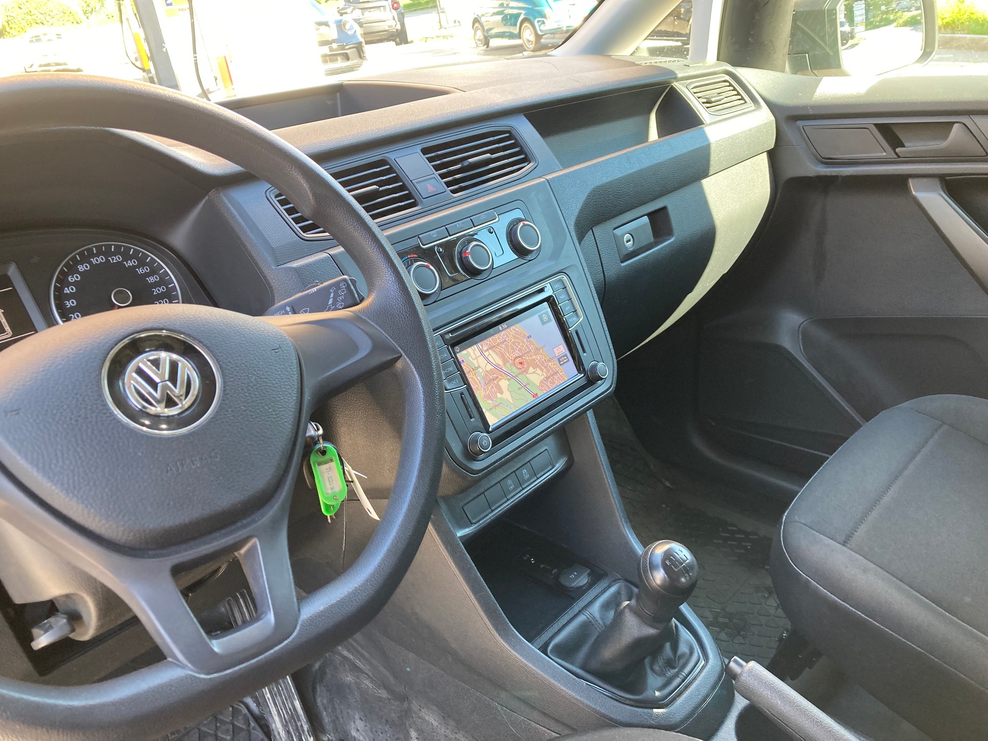 VW Caddy 2.0TDI BlueMotion Technology-image-9