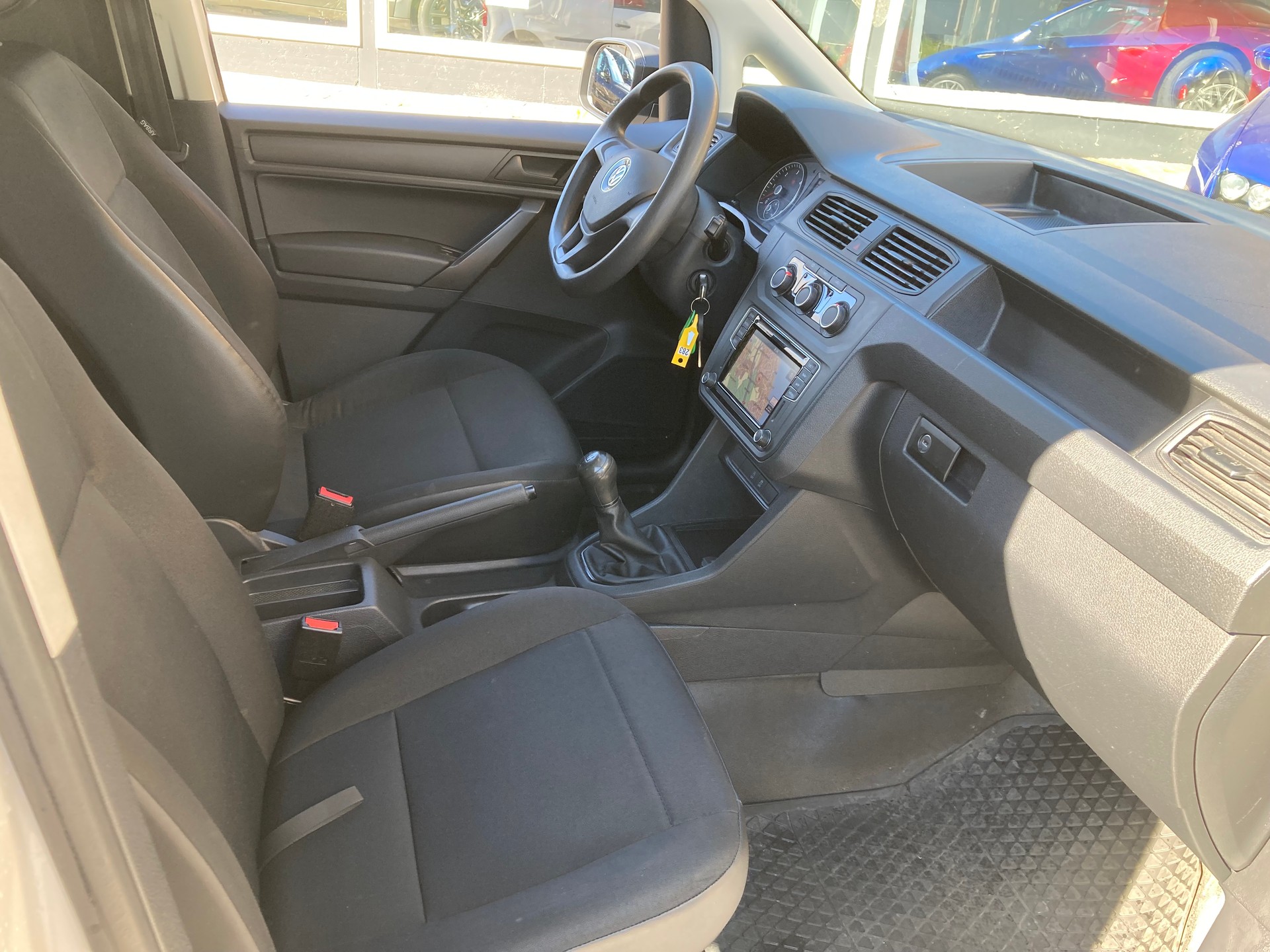 VW Caddy 2.0TDI BlueMotion Technology-image-8