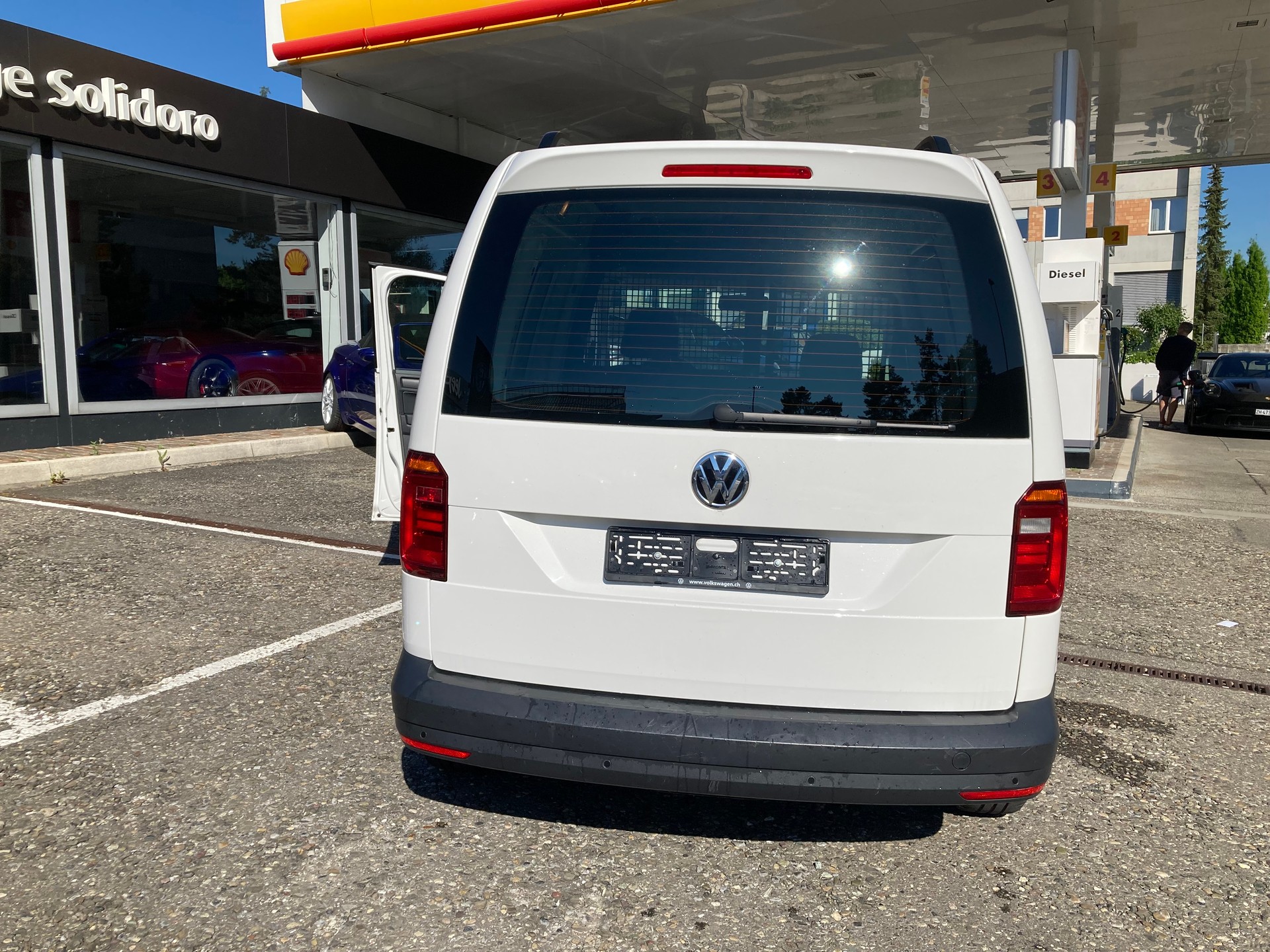 VW Caddy 2.0TDI BlueMotion Technology-image-3