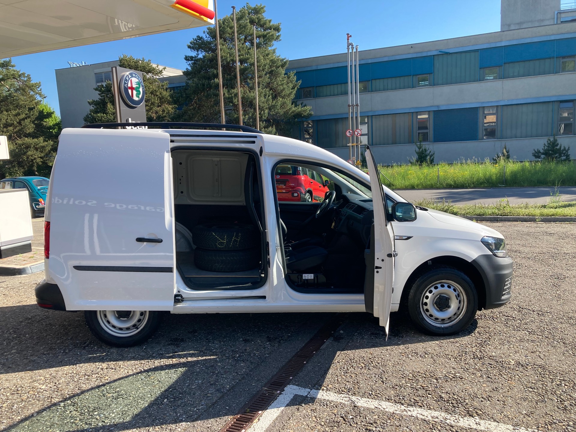 VW Caddy 2.0TDI BlueMotion Technology-image-5