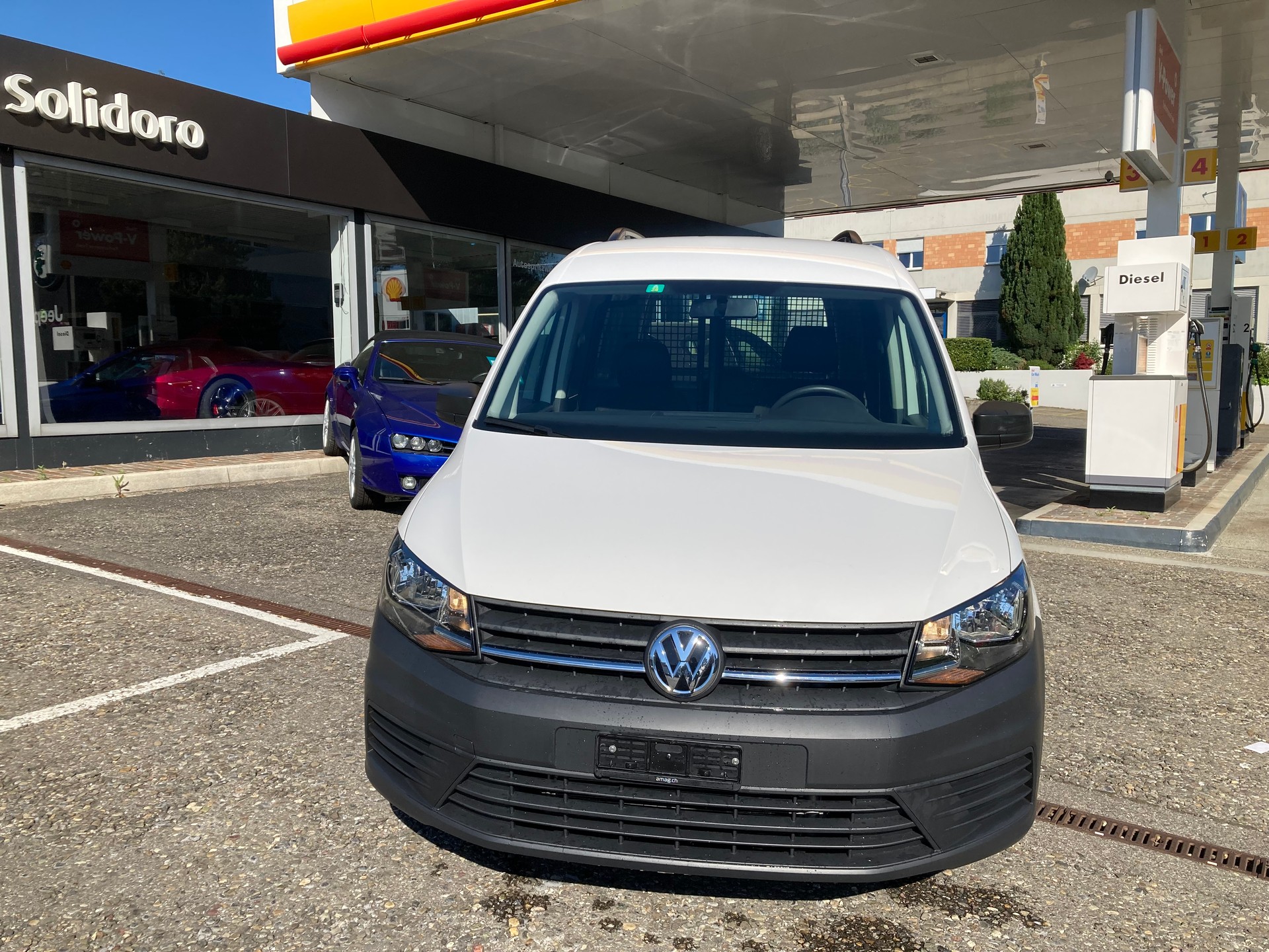 VW Caddy 2.0TDI BlueMotion Technology-image-2