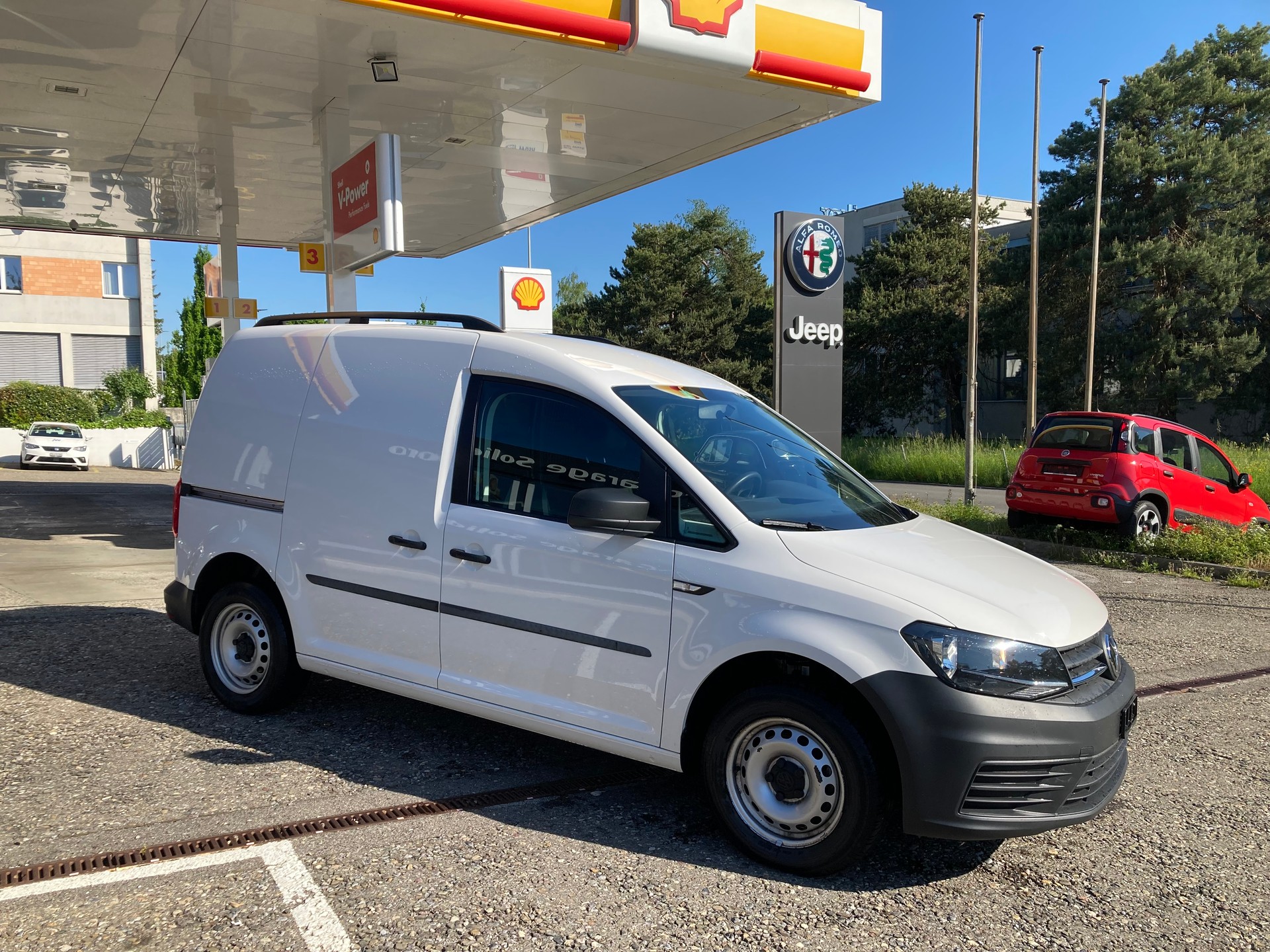 VW Caddy 2.0TDI BlueMotion Technology-image-1