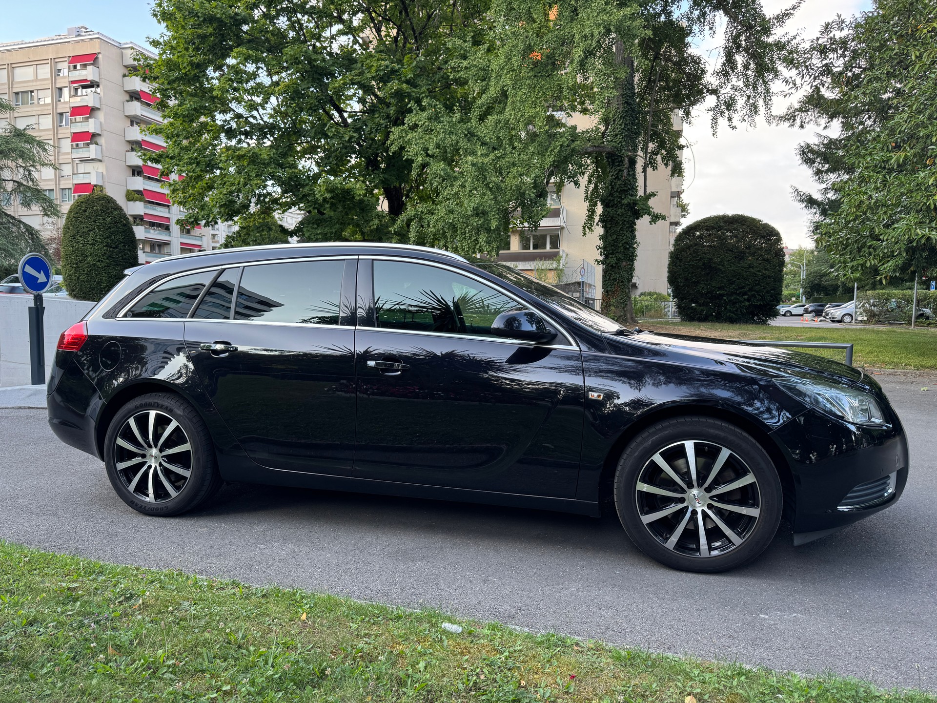 OPEL Insignia Sports Tourer 2.0 Turbo Automatic-image-4