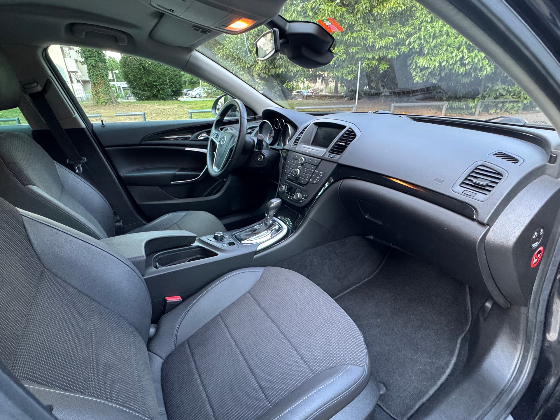 OPEL Insignia Sports Tourer 2.0 Turbo Automatic-image-9