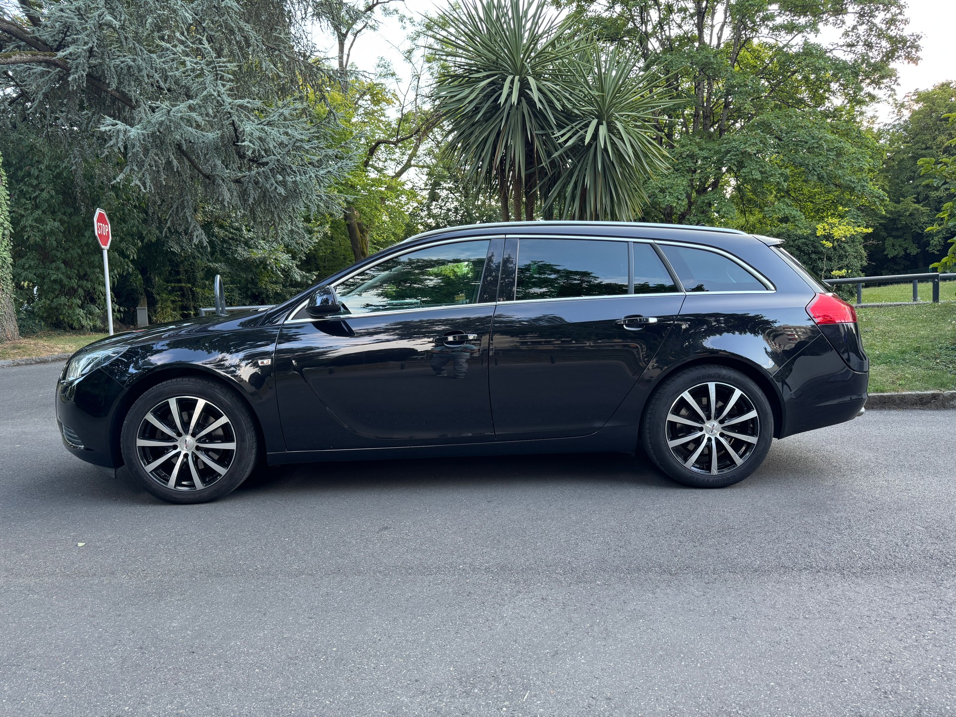 OPEL Insignia Sports Tourer 2.0 Turbo Automatic-image-3