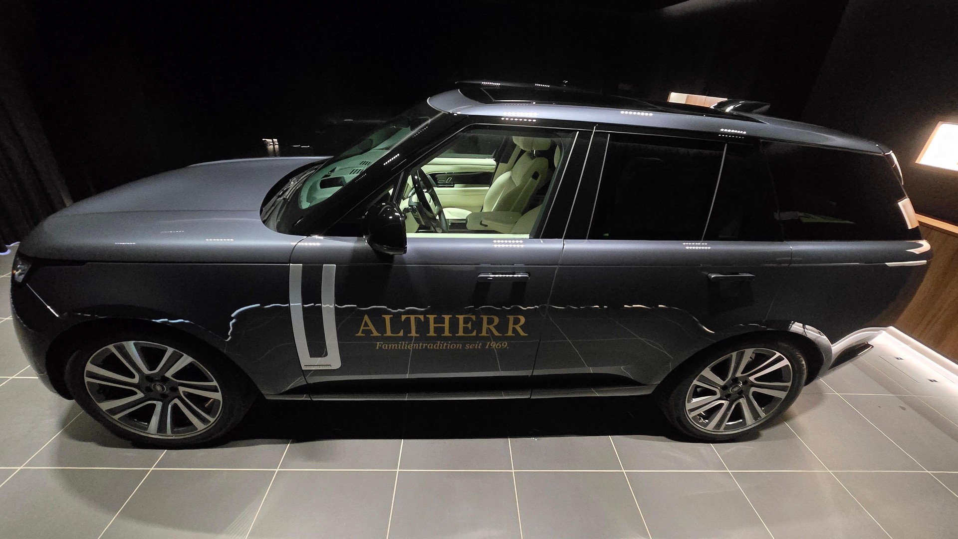 LAND ROVER Range Rover 3.0 D I6 350 Autobiography-image-25