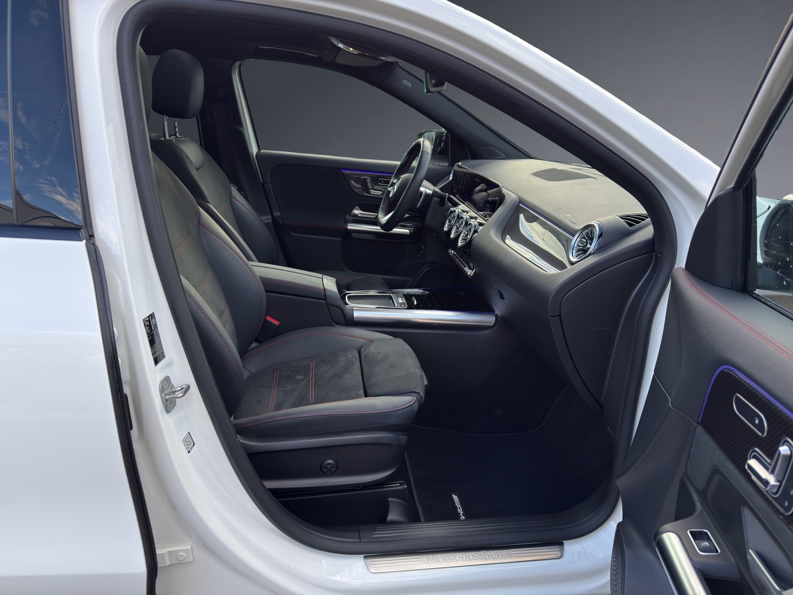MERCEDES-BENZ GLA 220 4Matic 8G-DCT-image-6