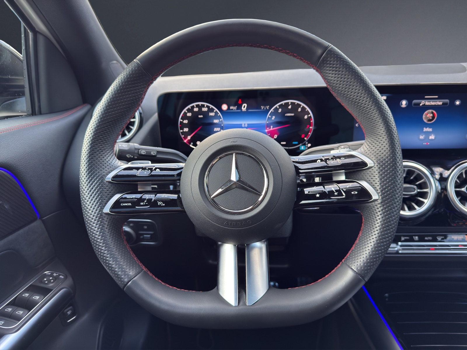 MERCEDES-BENZ GLA 220 4Matic 8G-DCT-image-14