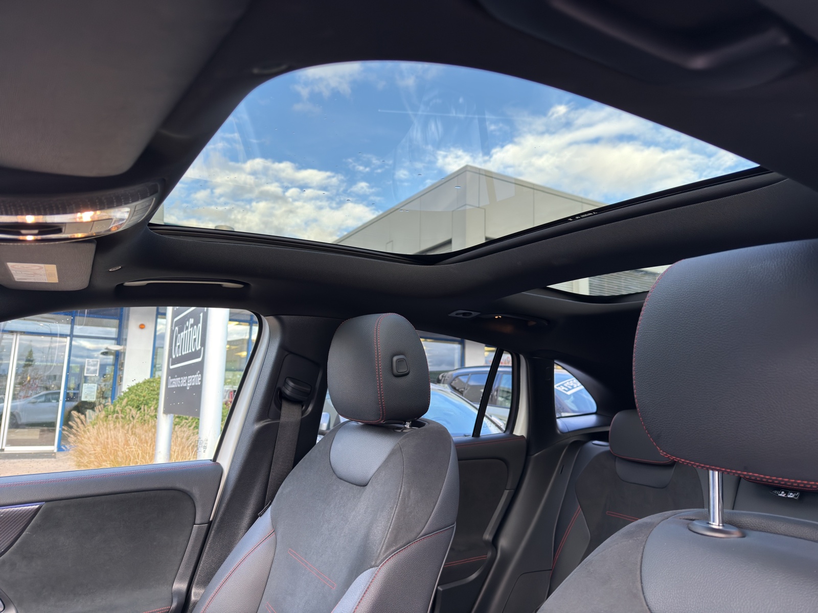 MERCEDES-BENZ GLA 220 4Matic 8G-DCT-image-17