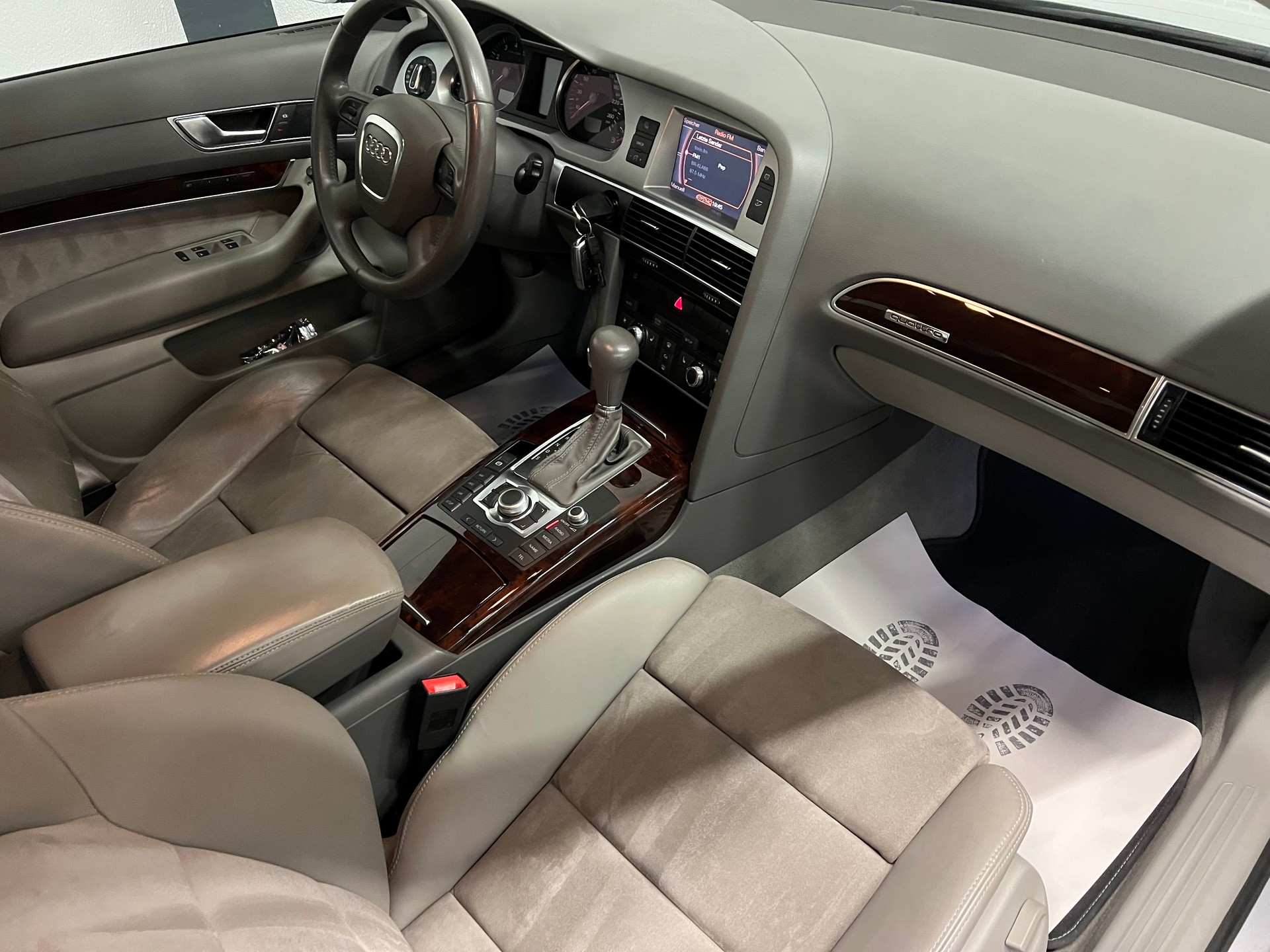 AUDI A6 Limousine 3.2 V6 FSI quattro-image-16