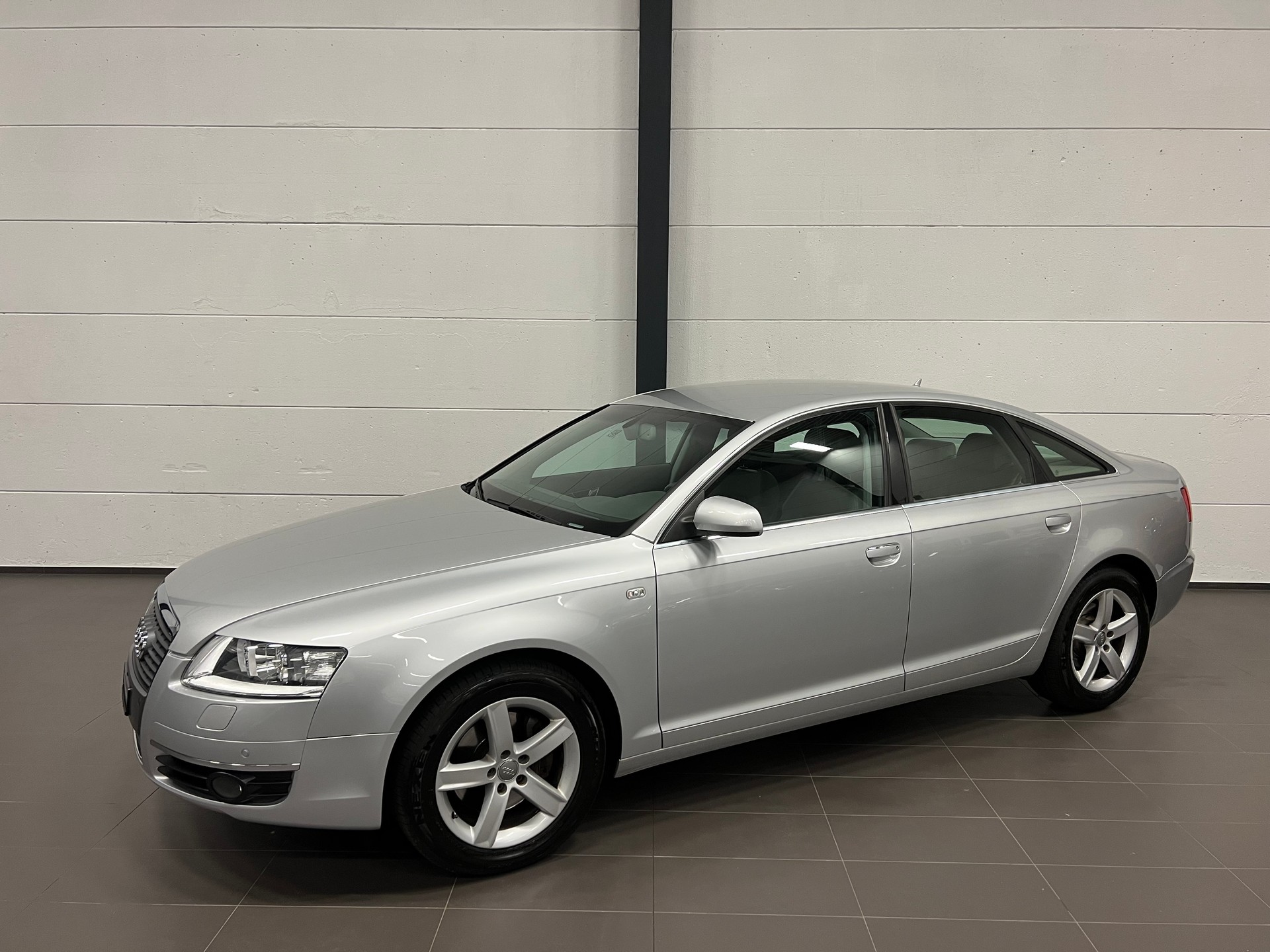 AUDI A6 Limousine 3.2 V6 FSI quattro-image-2