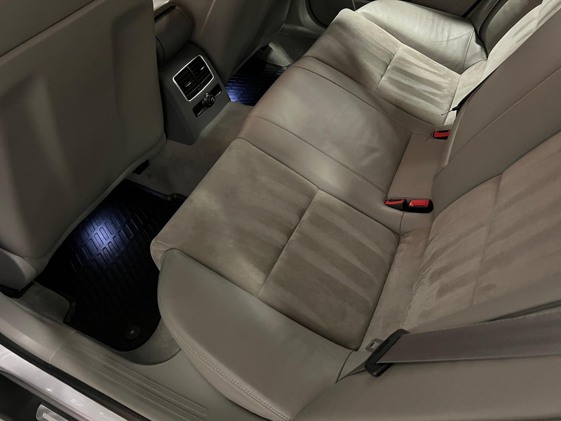 AUDI A6 Limousine 3.2 V6 FSI quattro-image-19