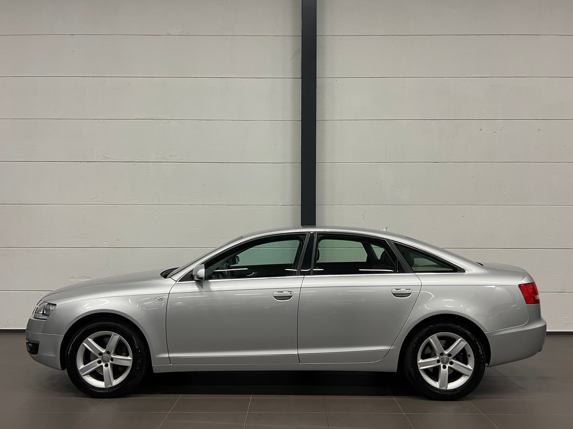 AUDI A6 Limousine 3.2 V6 FSI quattro-image-8