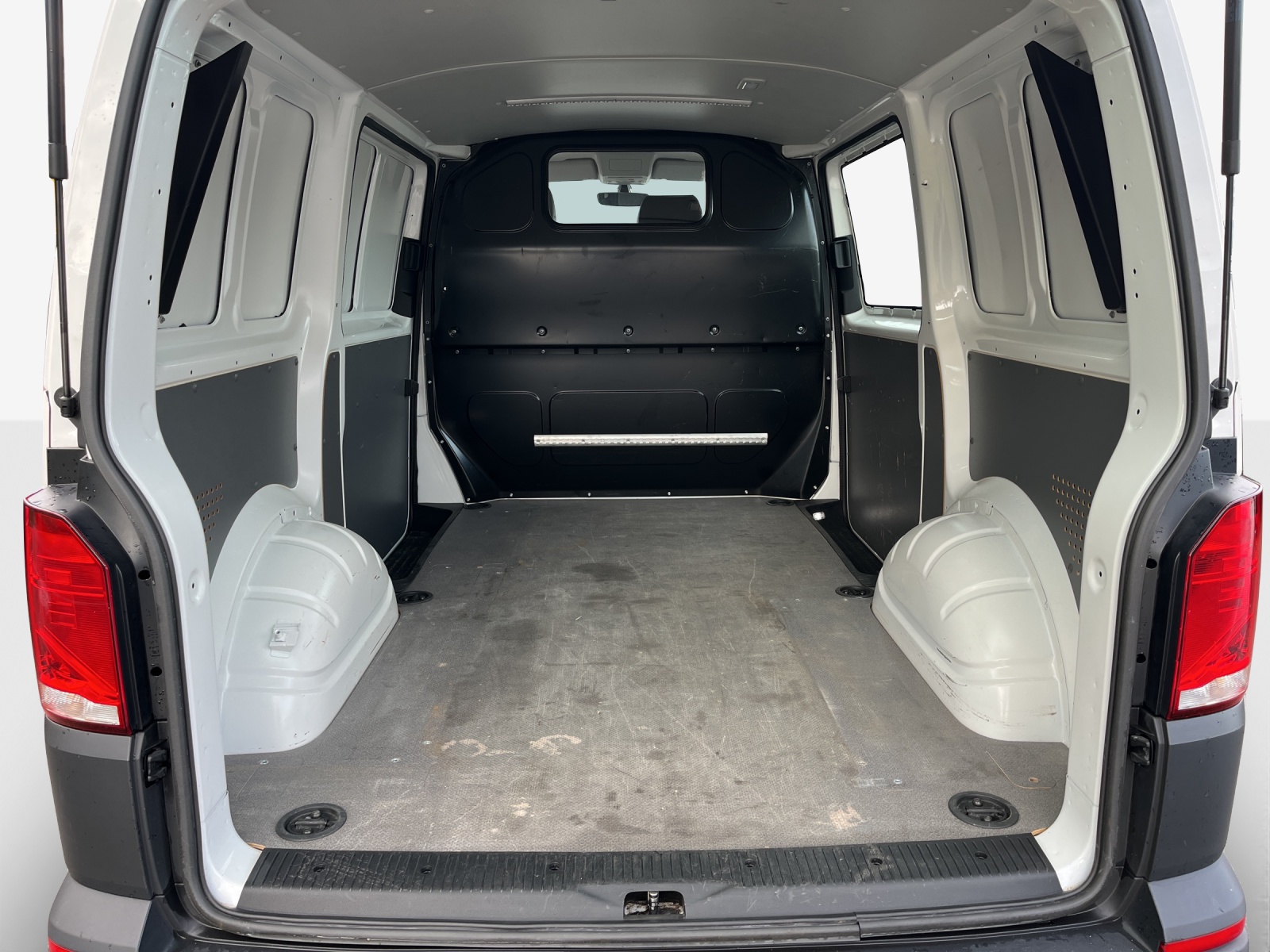 VW T6.1 2.0 TDI 4Motion-image-12