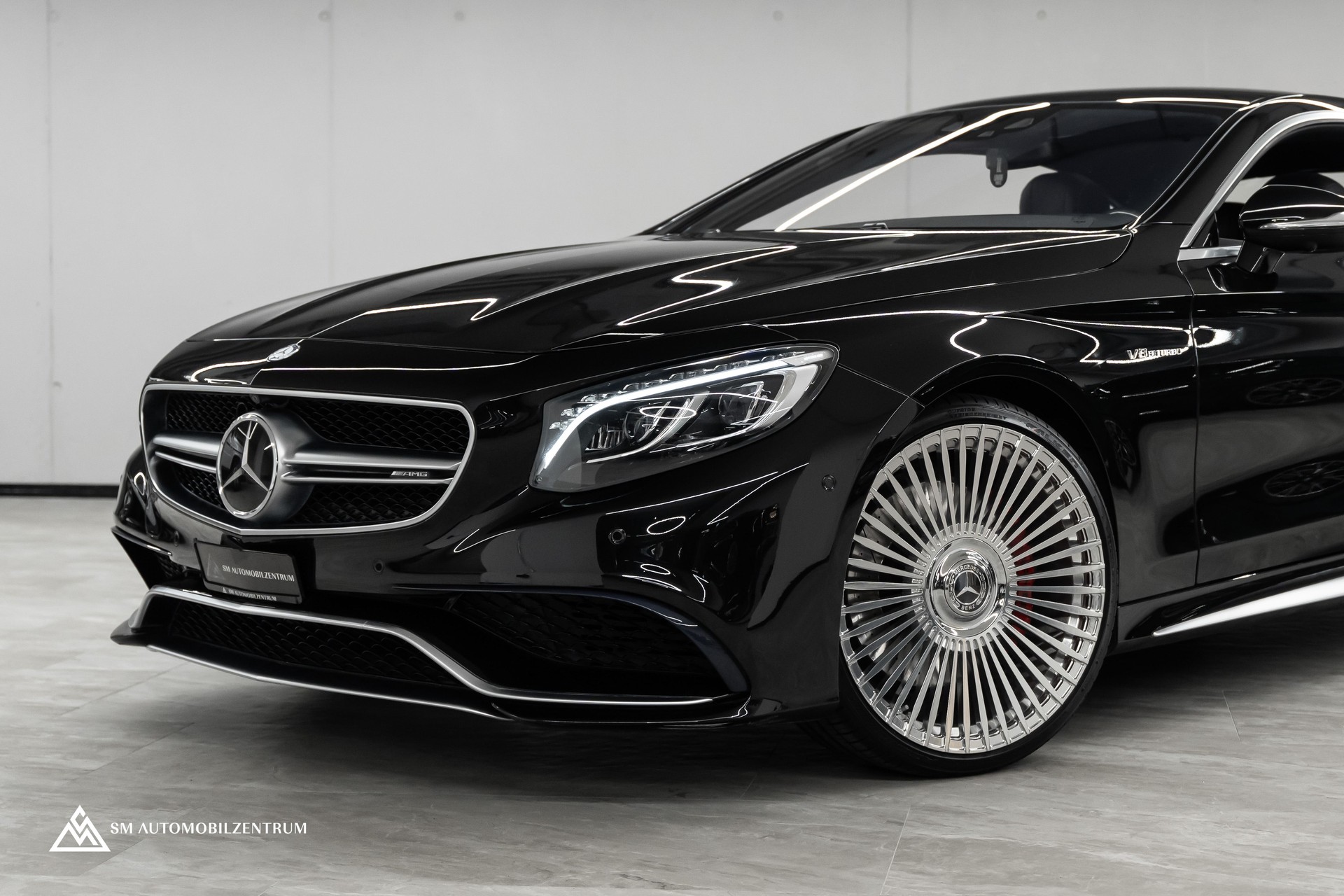 MERCEDES-BENZ S 63 V8 AMG Coupé / Sonderlackierung Designo / Panorama / Burmester-showroom-element-3