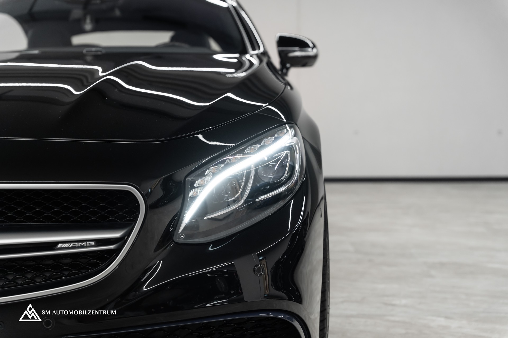 MERCEDES-BENZ S 63 V8 AMG Coupé / Sonderlackierung Designo / Panorama / Burmester-showroom-element-2