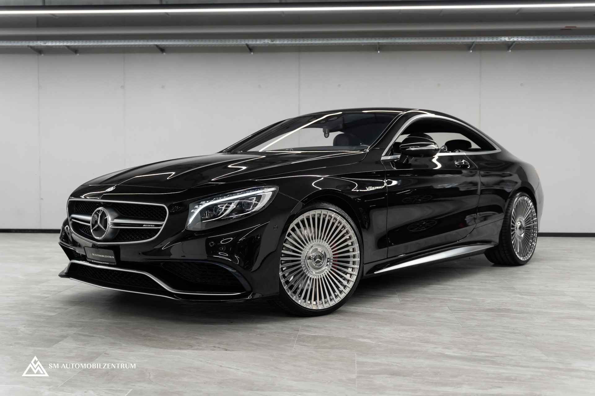 MERCEDES-BENZ S 63 V8 AMG Coupé / Sonderlackierung Designo / Panorama / Burmester