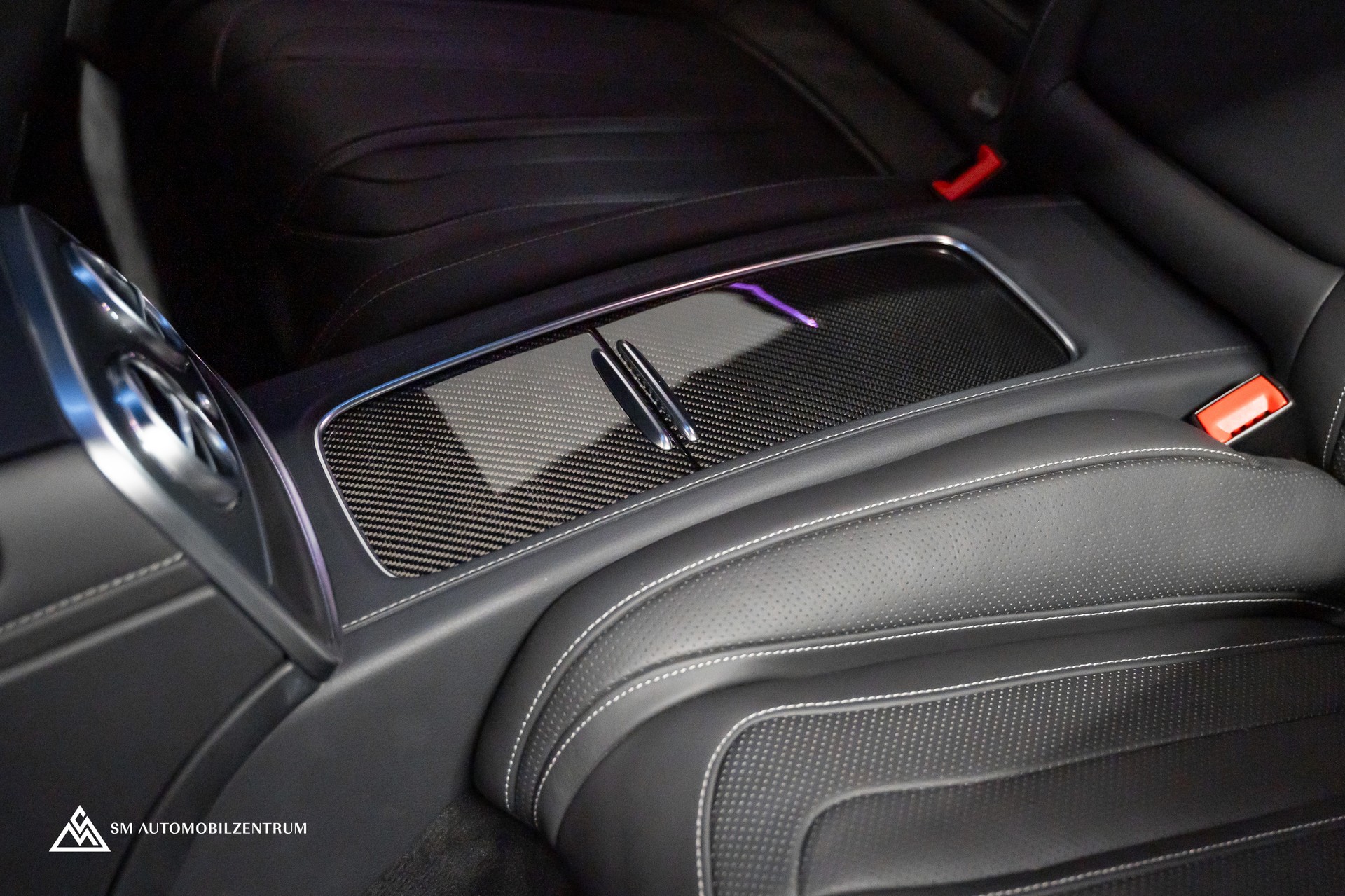 MERCEDES-BENZ S 63 V8 AMG Coupé / Sonderlackierung Designo / Panorama / Burmester-image-13