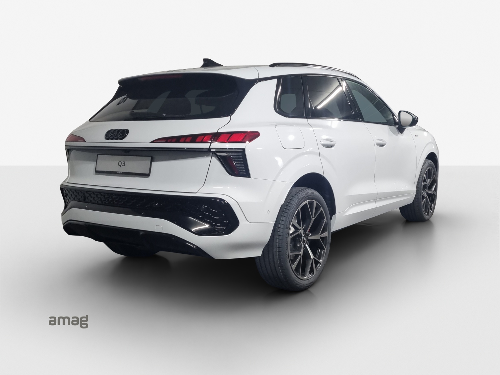 AUDI Q3 SUV 110 kW TFSI S tronic-image-4